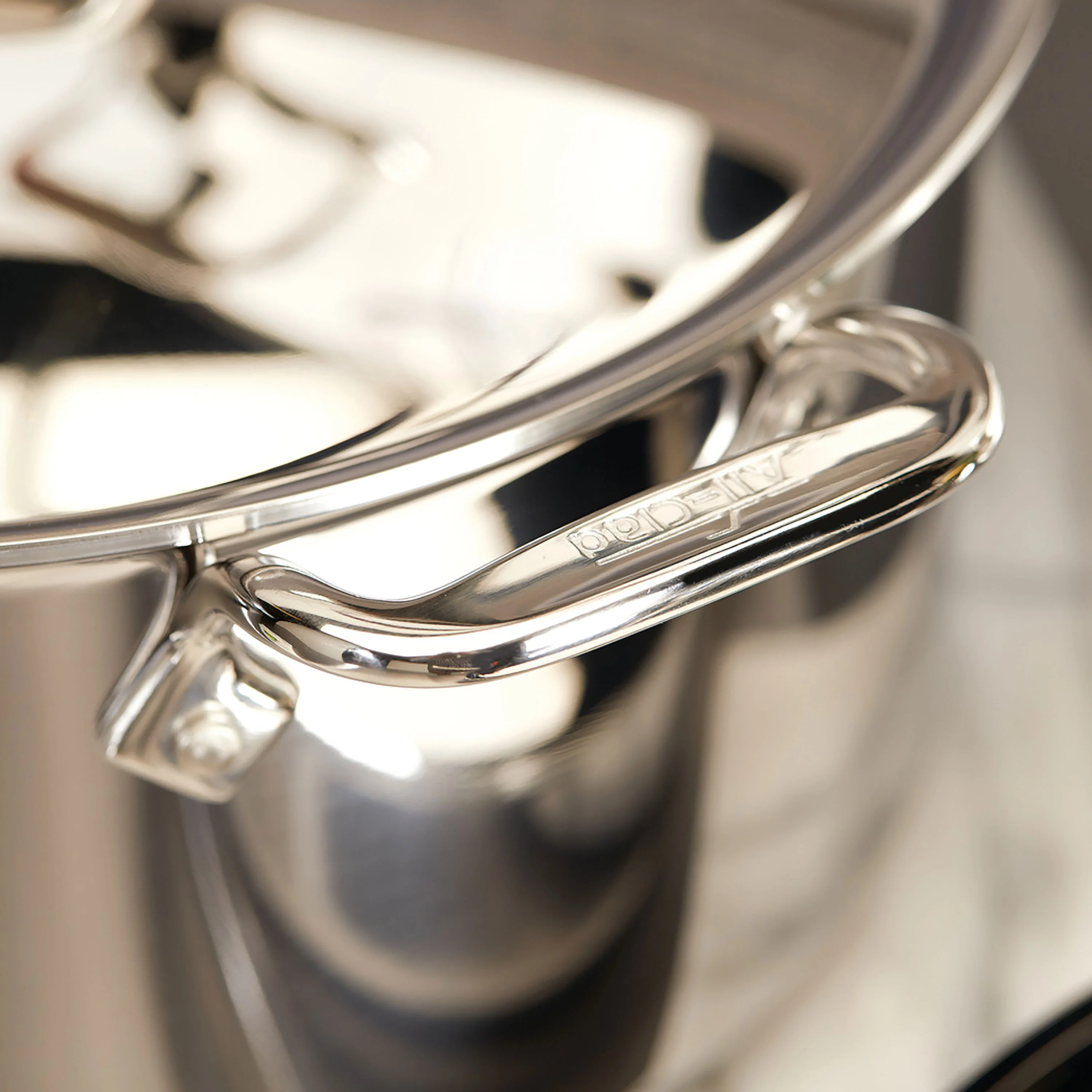 All-Clad d3 Stainless 12-quart Stock Pot - Image 4