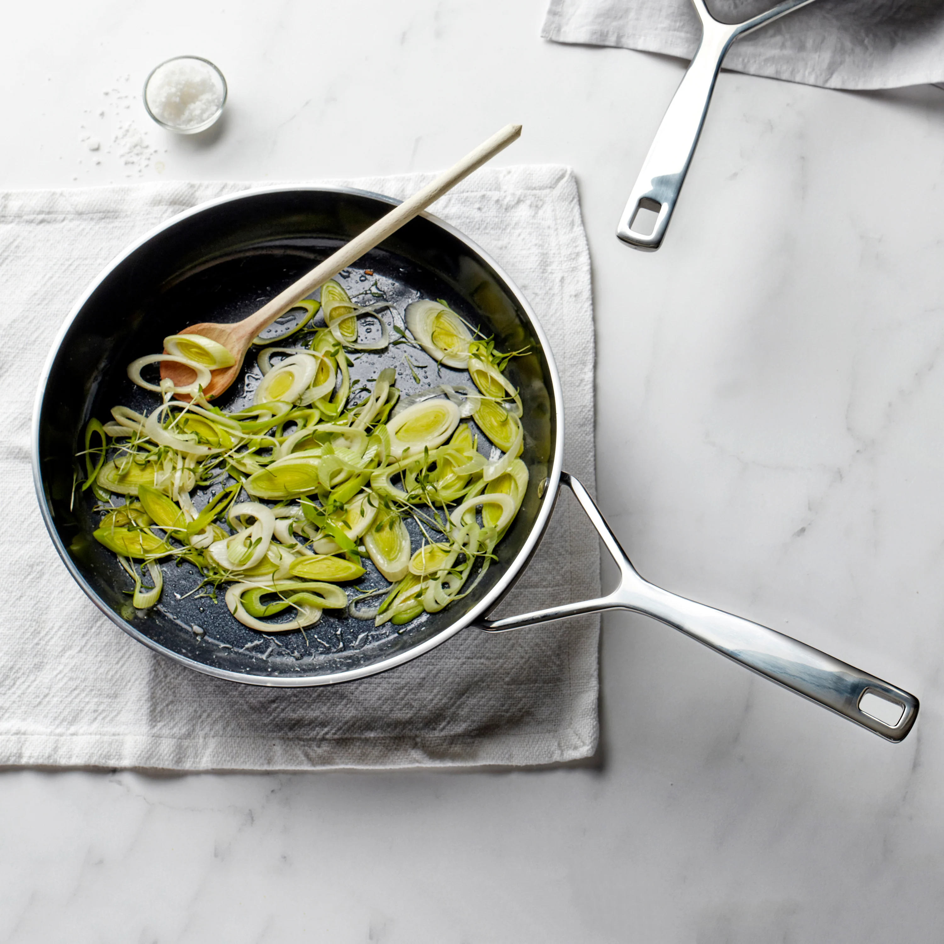 Demeyere AluPro 10" Ceramic Nonstick Fry Pan - Image 4
