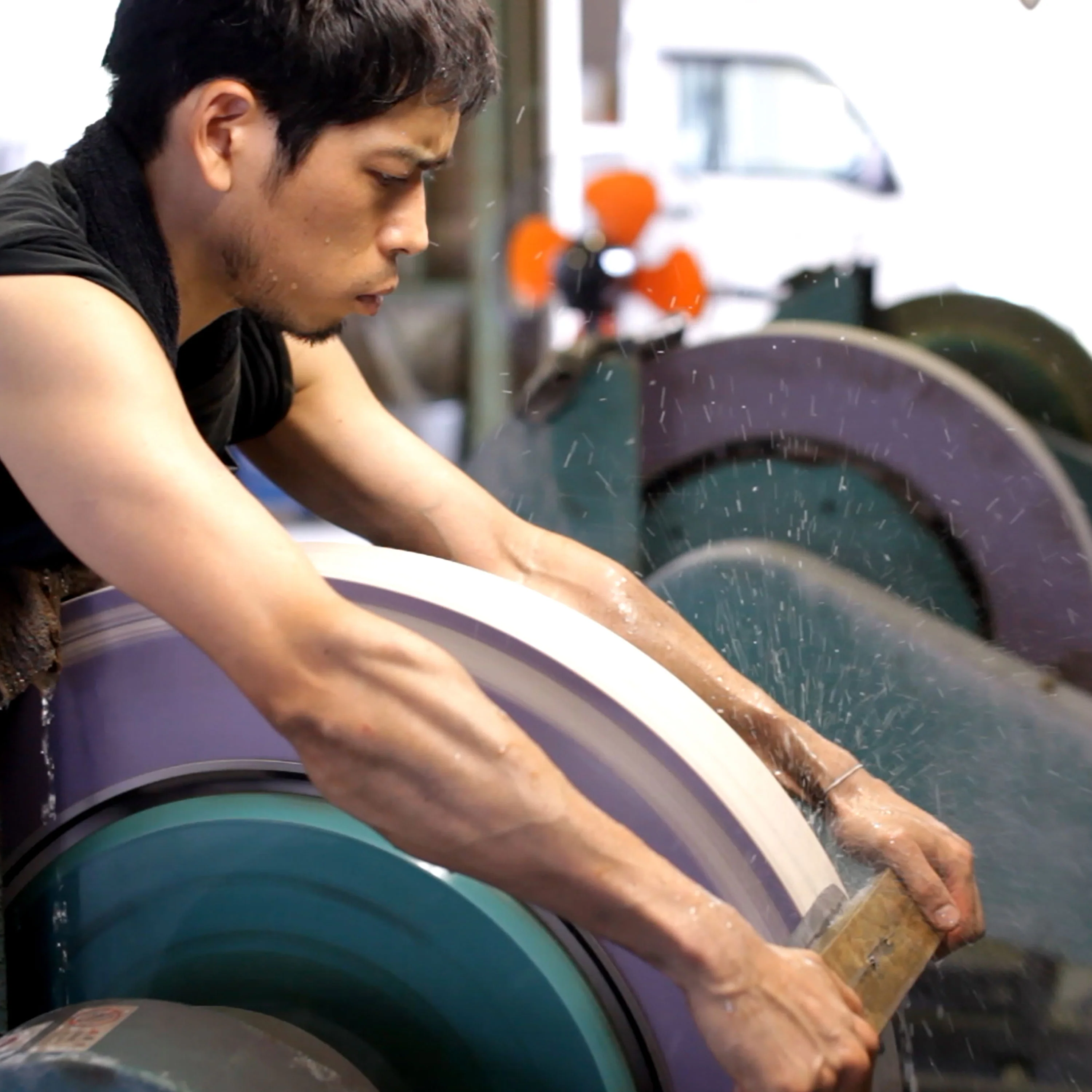 Enso Hand-Forged Aogami Super 9.5" Gyuto with Saya - Image 3