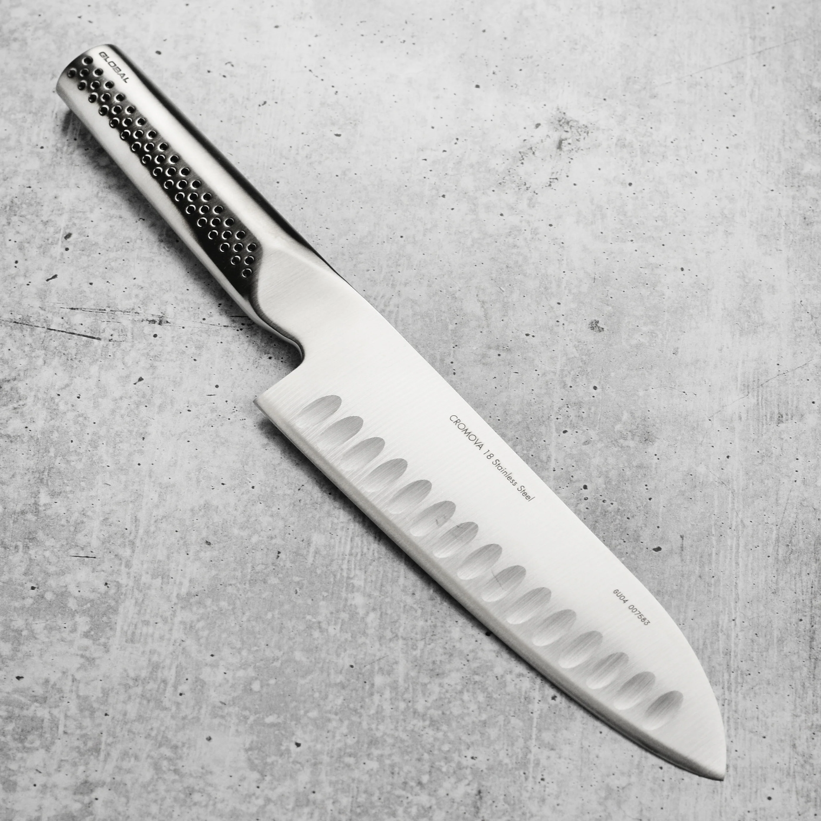 Global Ukon 7" Hollow Edge Santoku Knife - Image 5