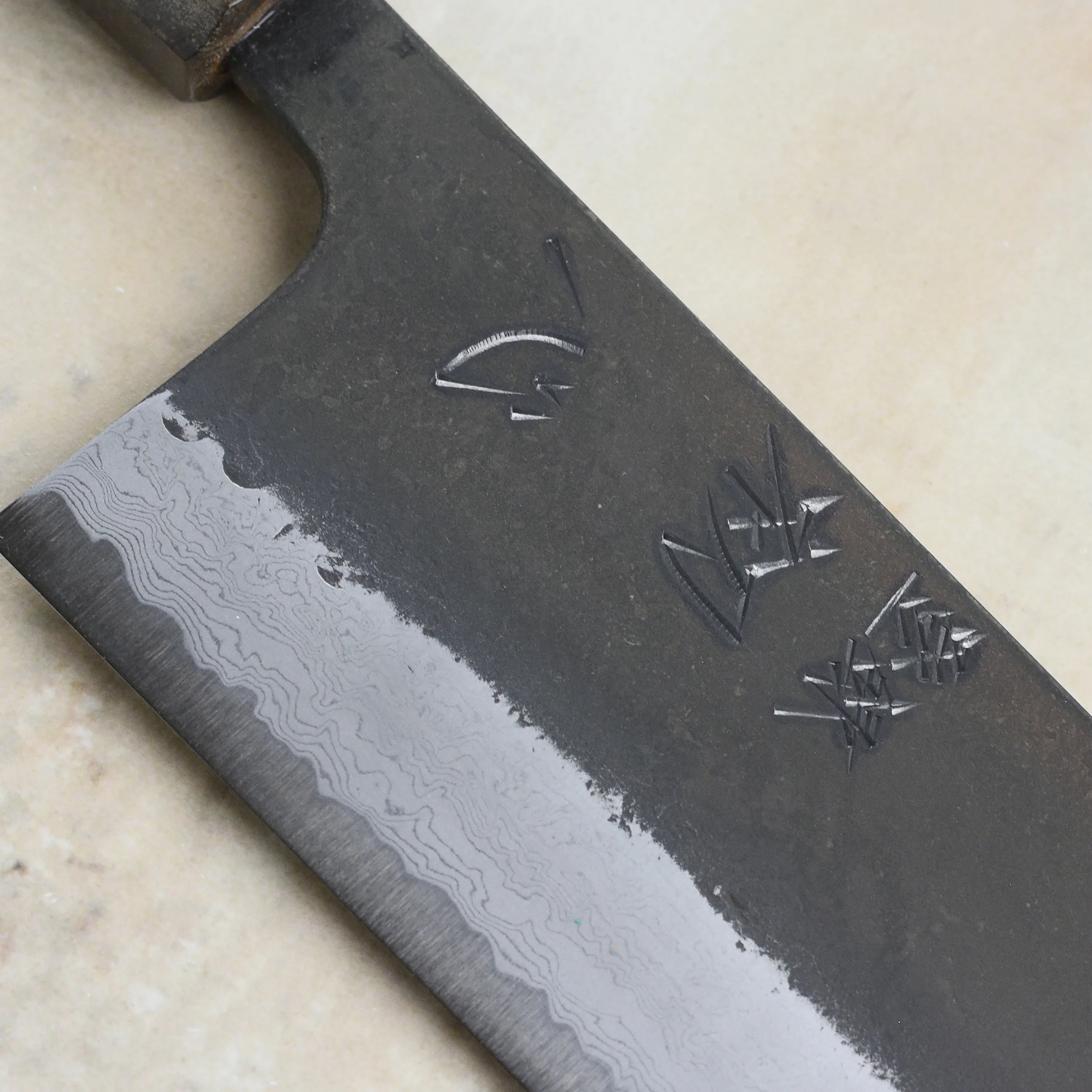 Hatsukokoro Shinkiro Aogami Super Kurouchi Damascus 6.5" Nakiri, Stabilized Birch - Image 3