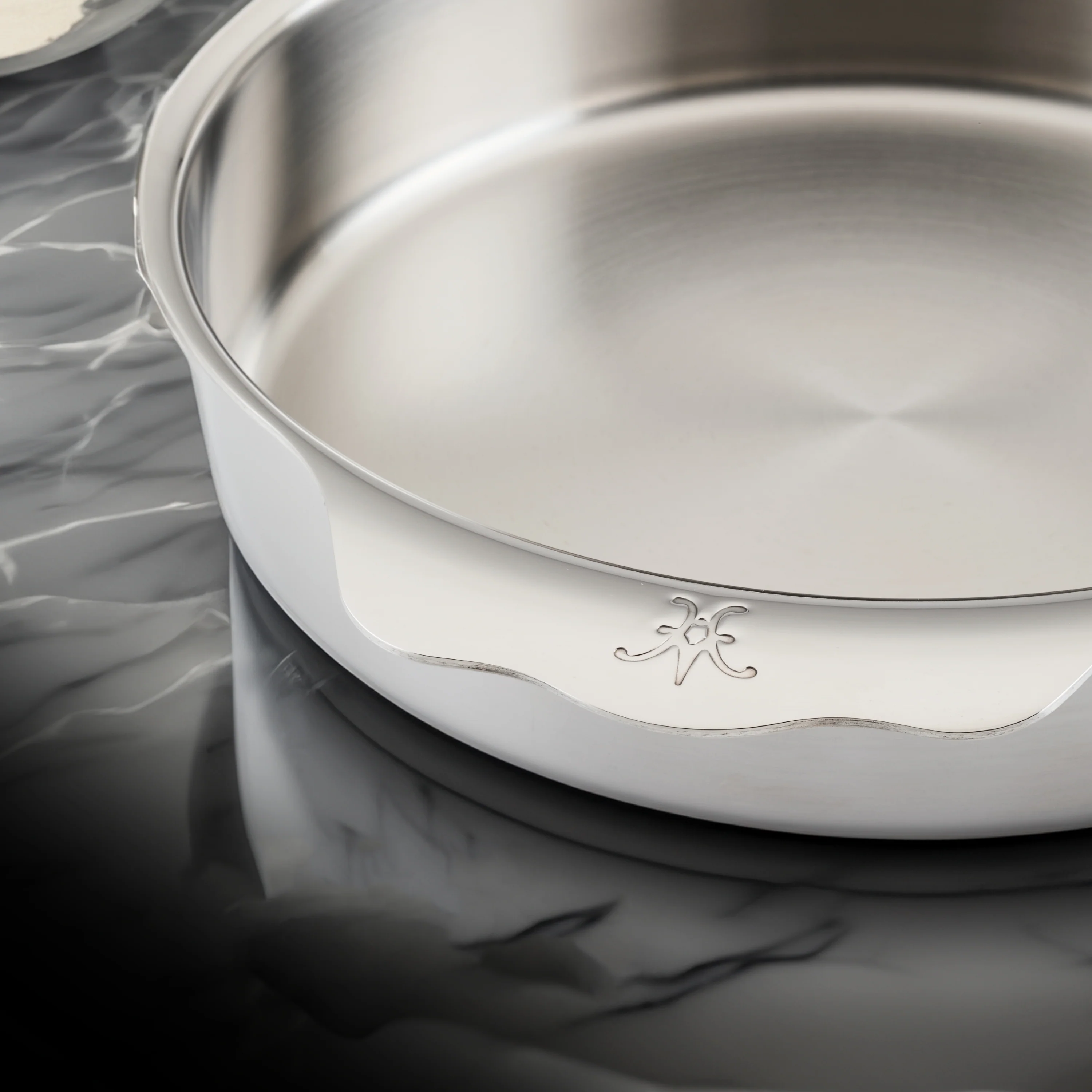 Hestan OvenBond Tri-Ply 9" Round Baker - Image 3