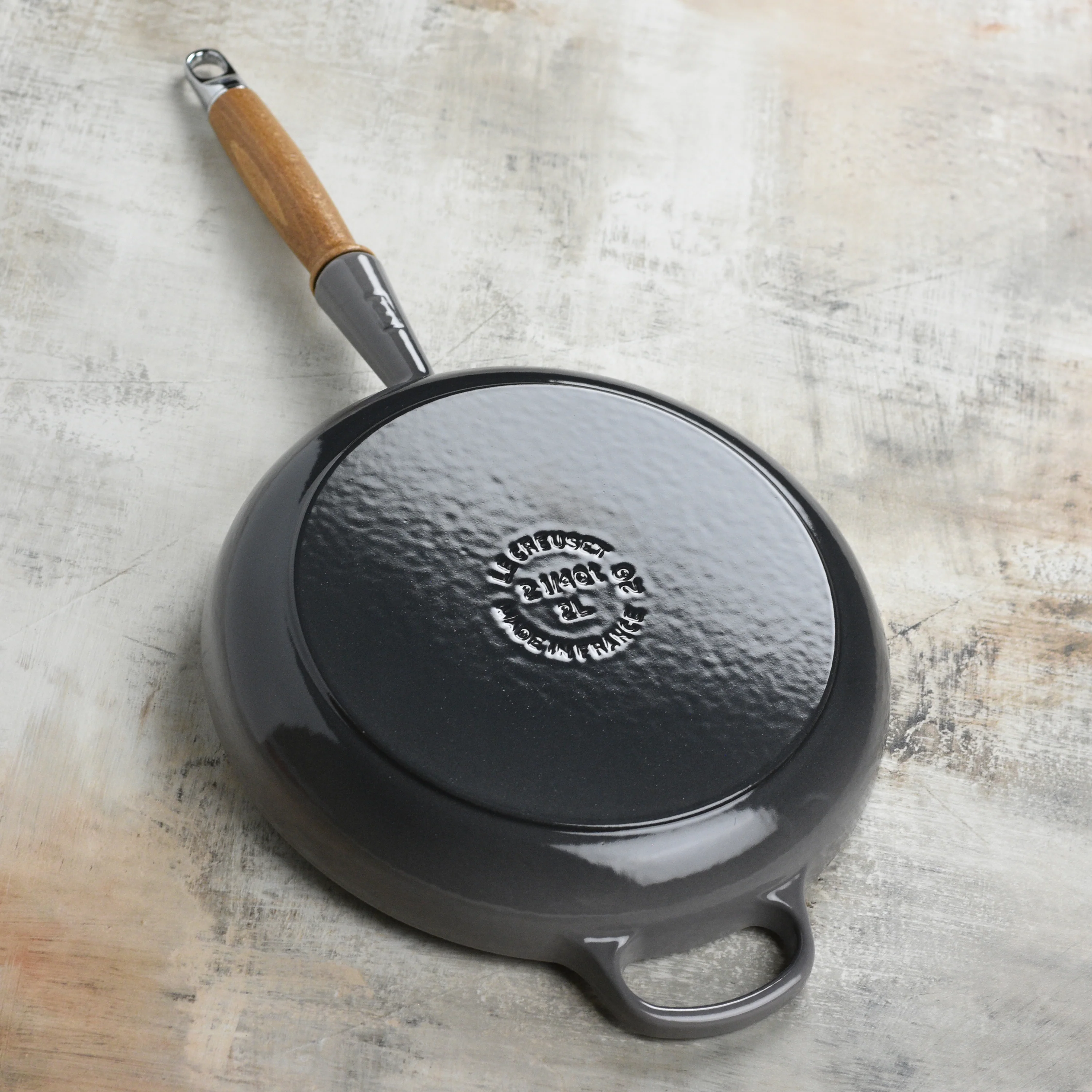 Le Creuset Cast Iron 10.25" Oyster Fry Pan with Wood Handle - Image 3