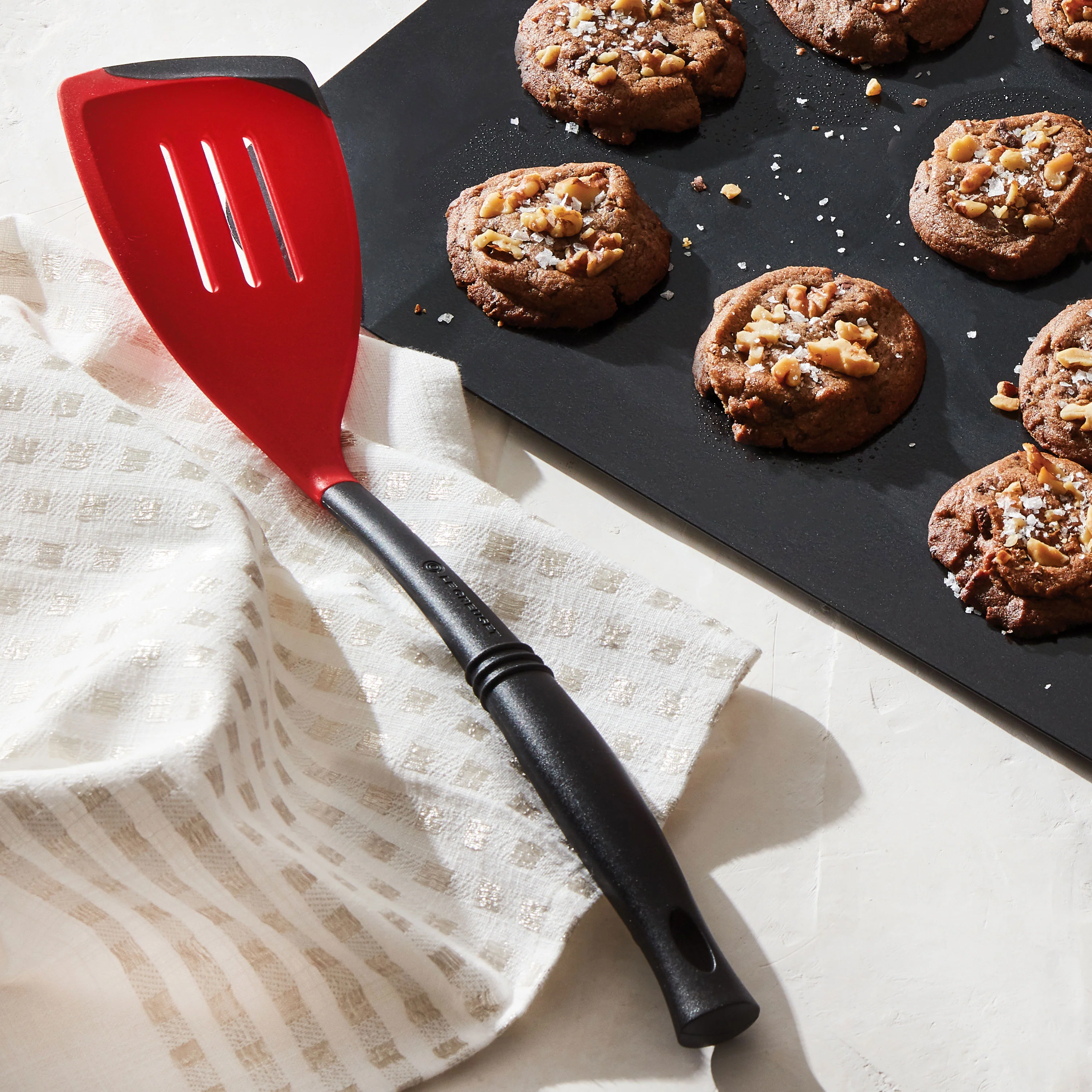 Le Creuset 4 Piece Bi-Material Silicone Utensil Set - Image 4