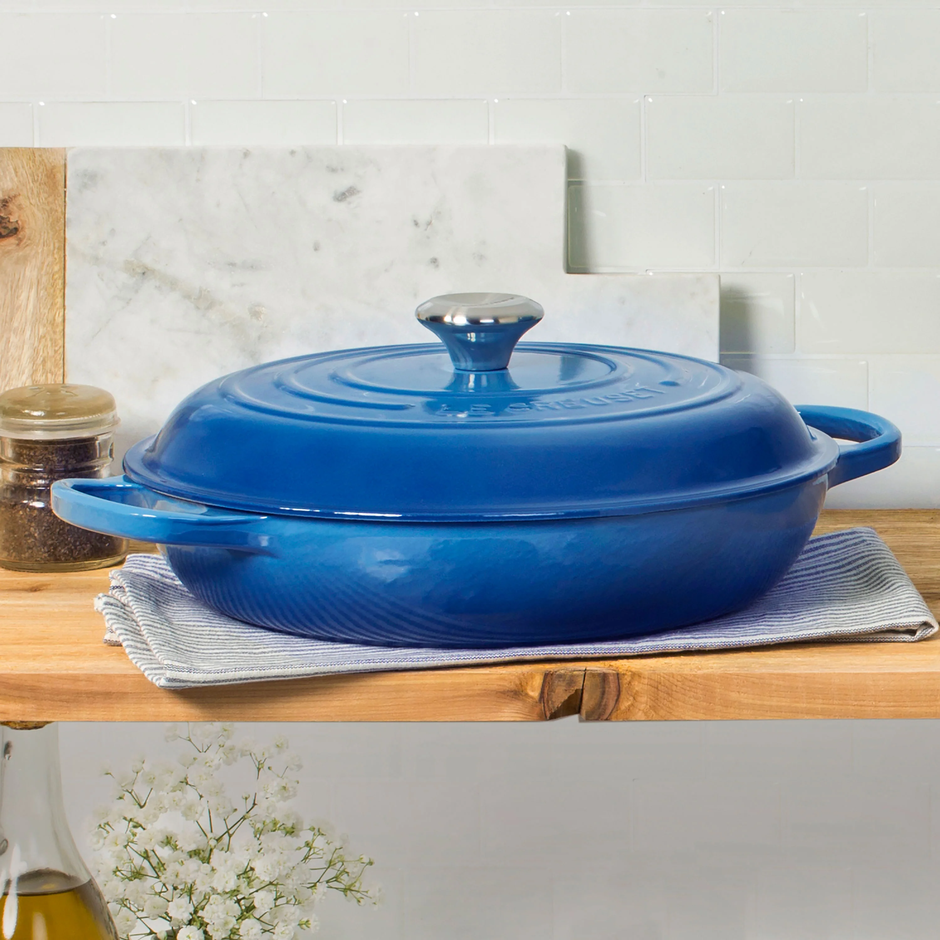 Le Creuset Signature Cast Iron 3.5-quart Marseille Braiser - Image 6