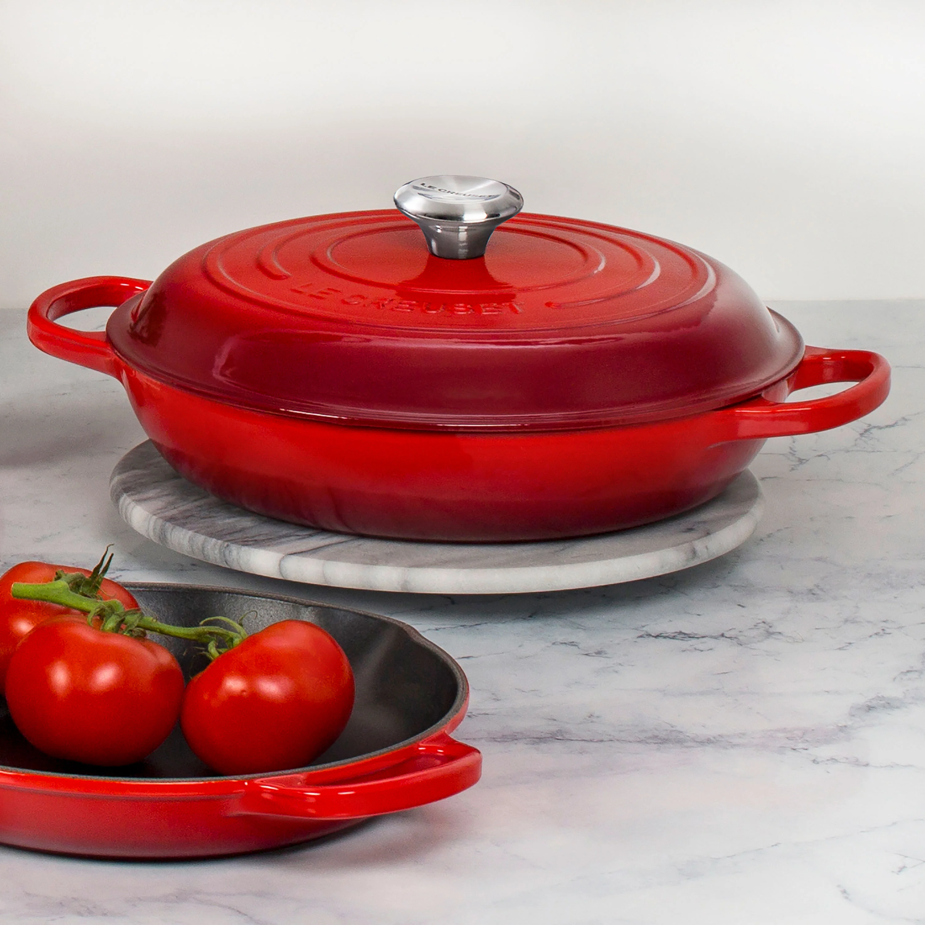 Le Creuset Signature Cast Iron 3.5-quart Cerise Braiser - Image 4