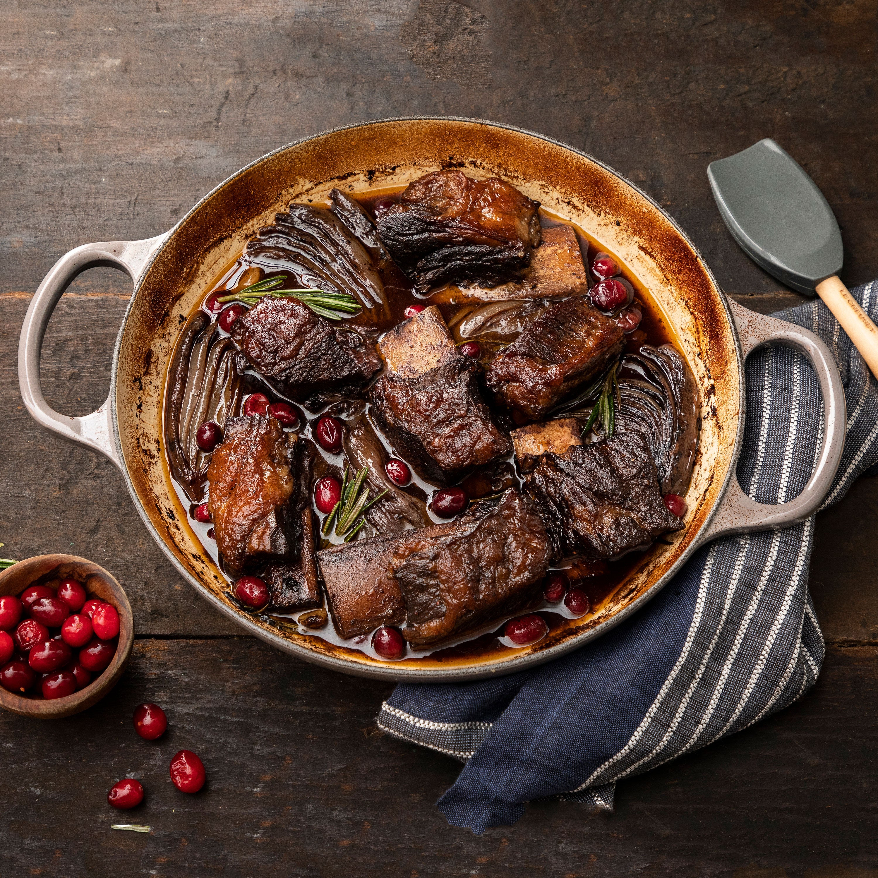Le Creuset Signature Cast Iron 3.5-quart Oyster Braiser - Image 6