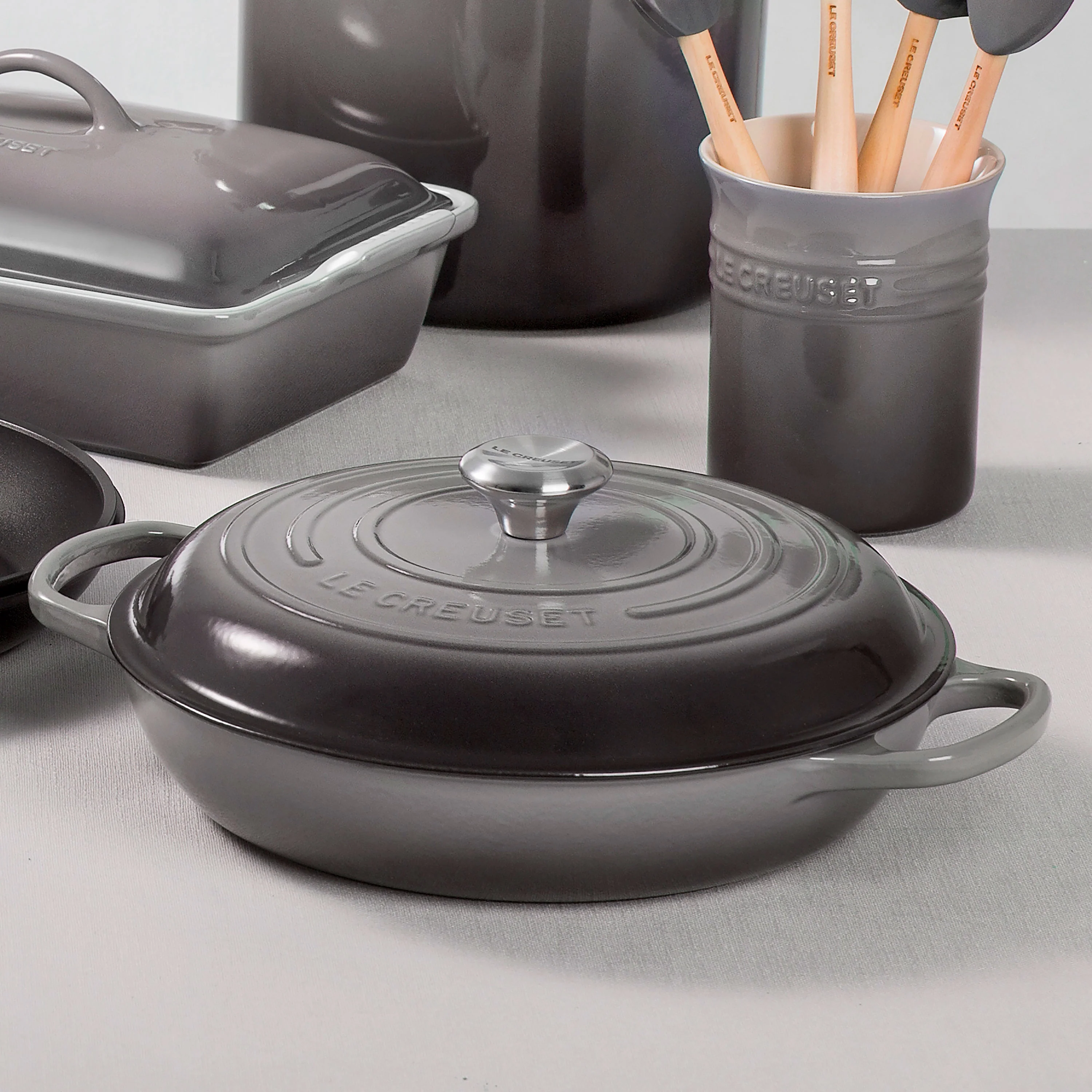 Le Creuset Signature Cast Iron 3.5-quart Oyster Braiser - Image 7