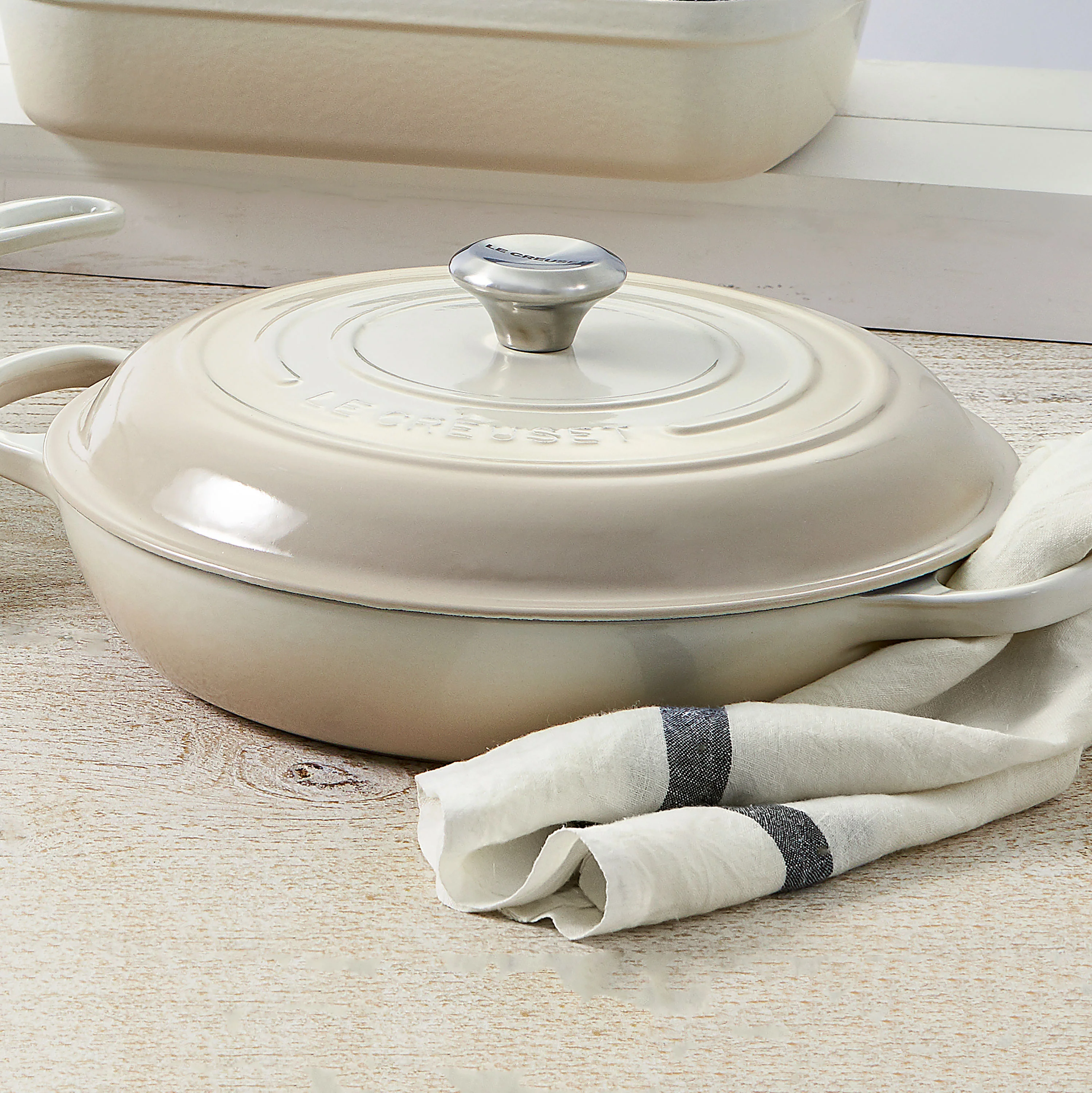 Le Creuset Signature Cast Iron 5-quart Meringue Braiser - Image 6