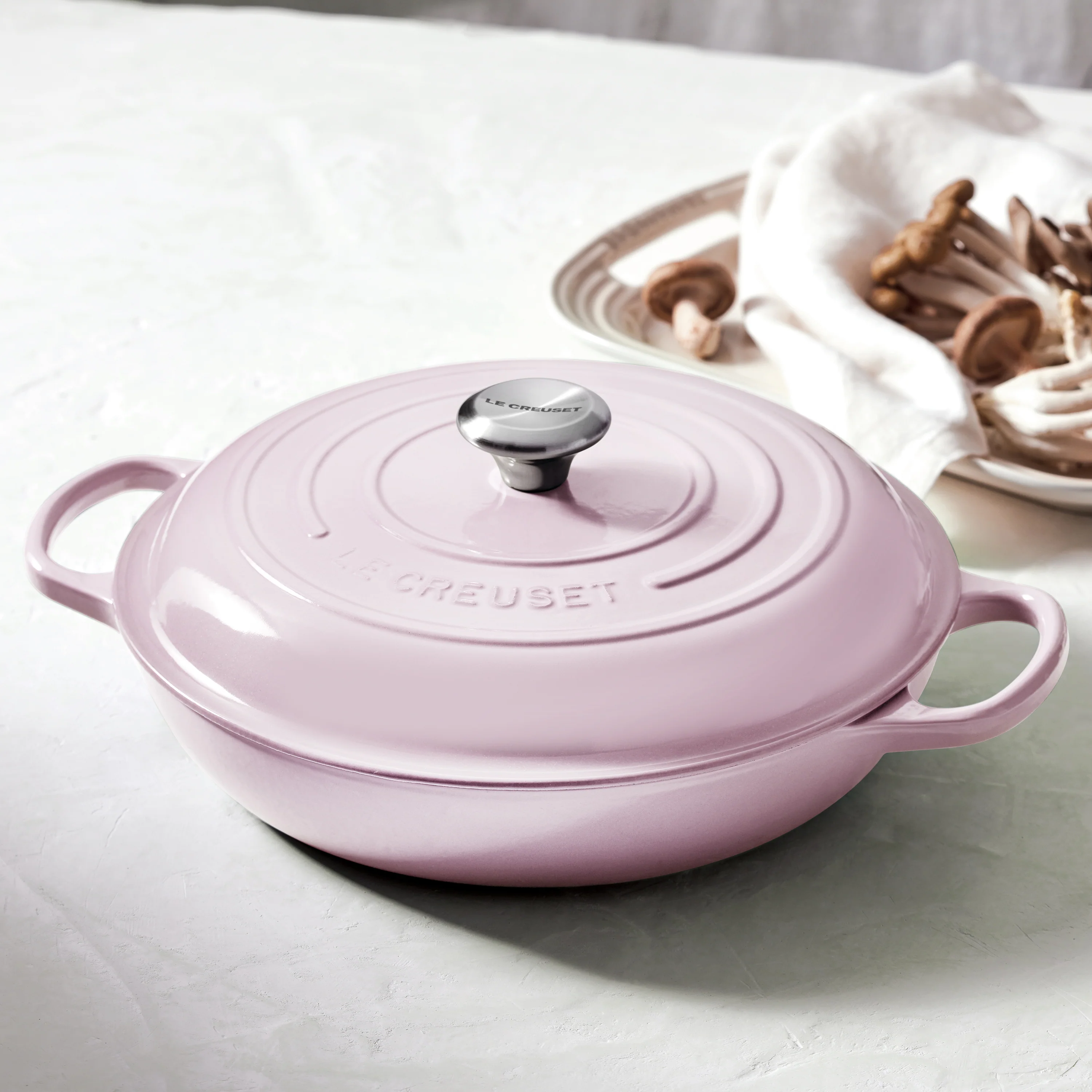 Le Creuset Signature Cast Iron 3.5-quart Shallot Braiser - Image 5