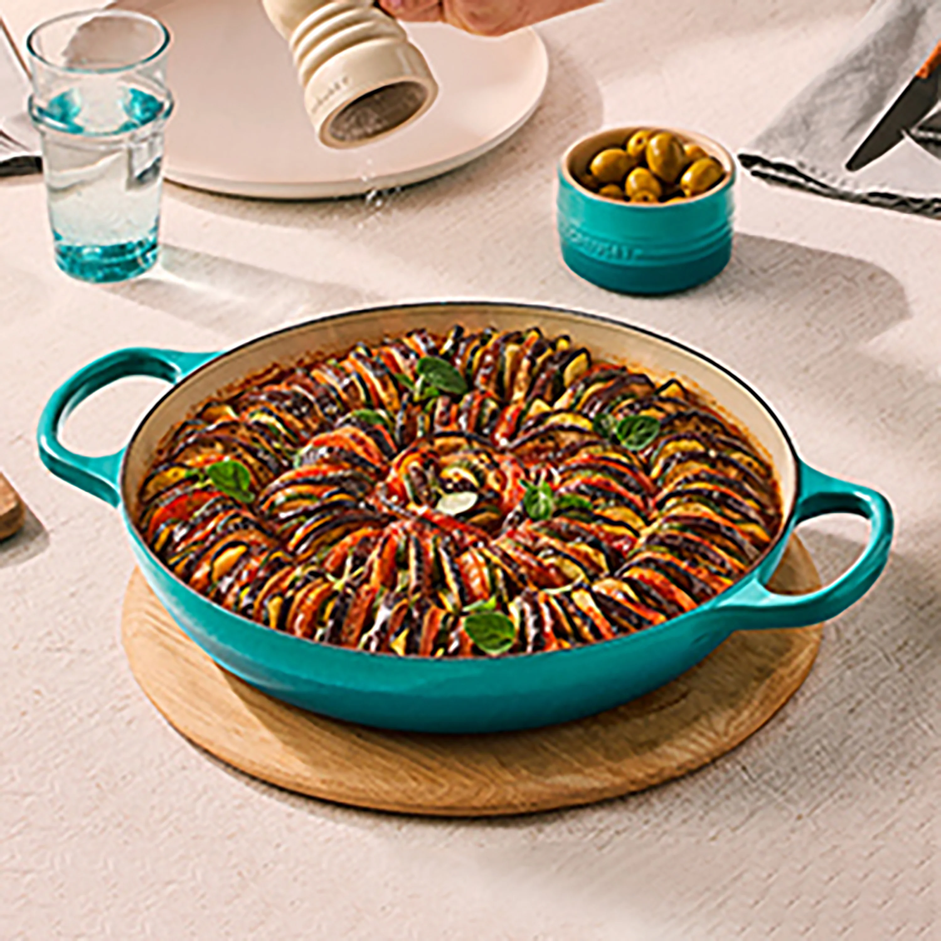 Le Creuset Signature Cast Iron 5-quart Bleu Riviera Braiser - Image 6