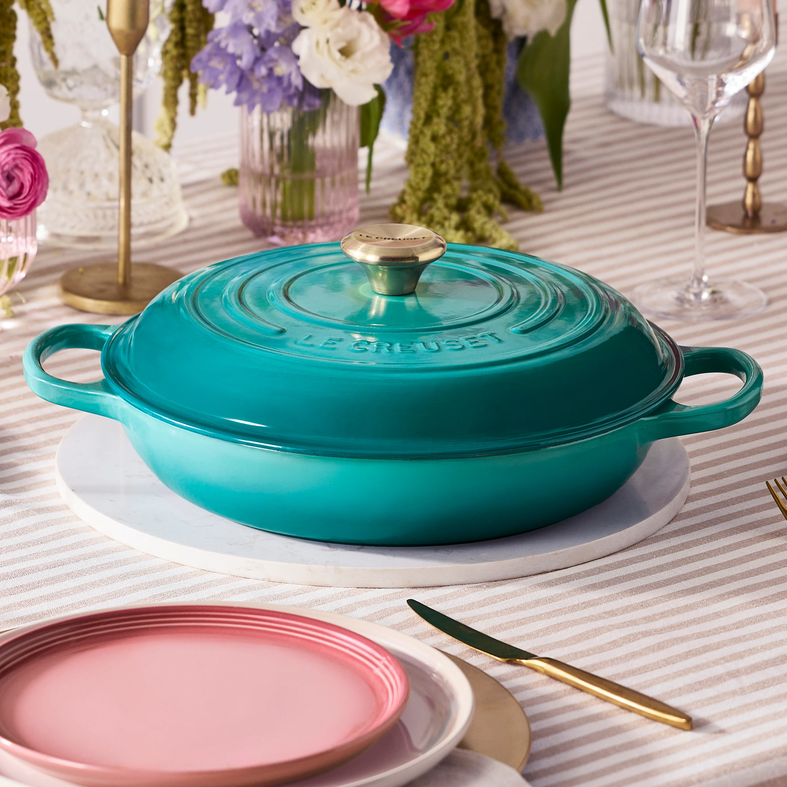Le Creuset Signature Cast Iron 5-quart Bleu Riviera Braiser - Image 7