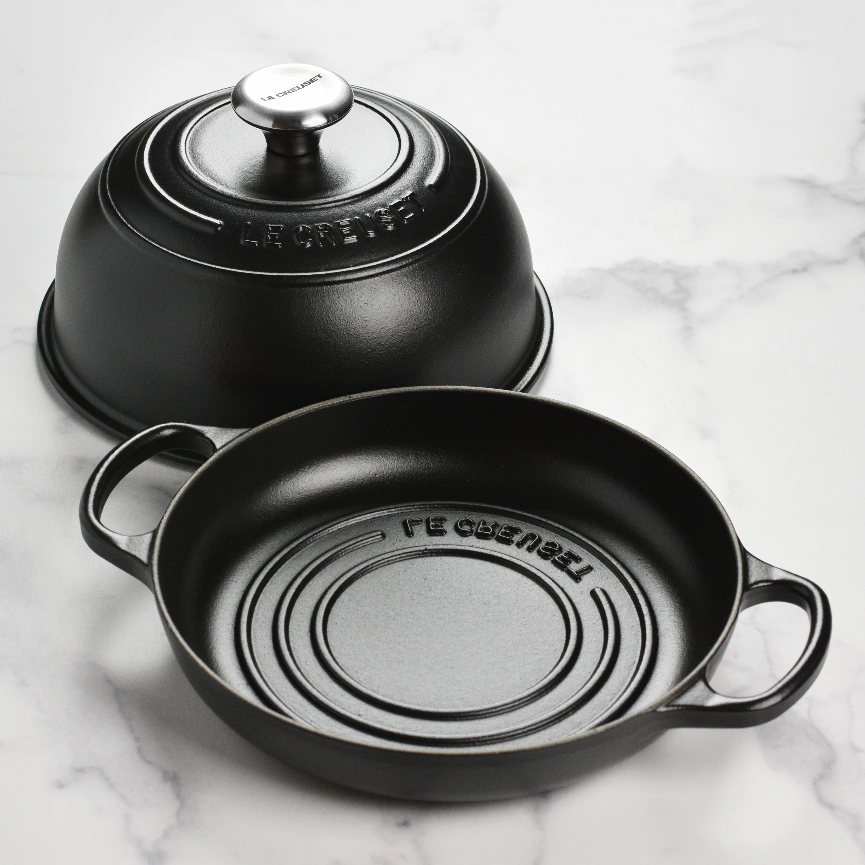 Le Creuset Signature Cast Iron 9.5" Licorice Bread Oven - Image 3