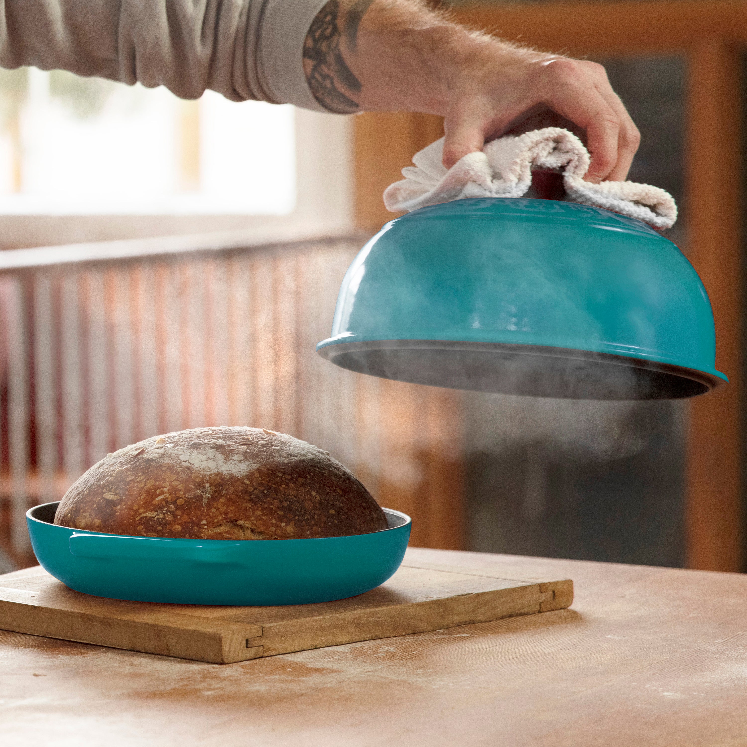 Le Creuset Signature Cast Iron 9.5" Bleu Riviera Bread Oven - Image 4