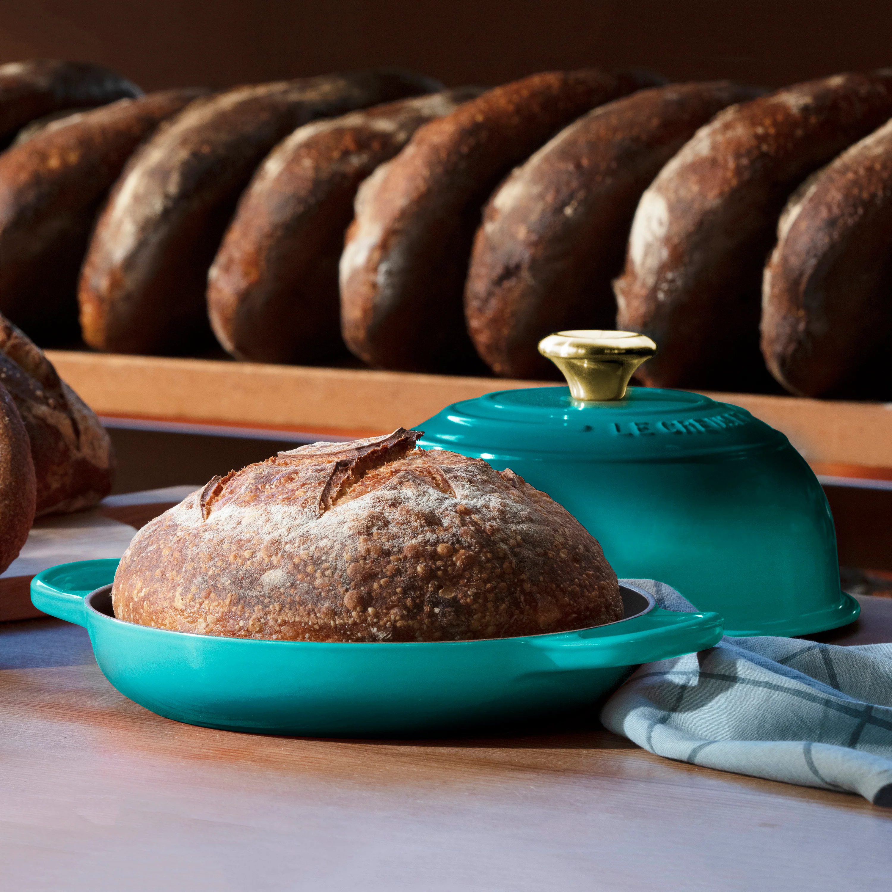 Le Creuset Signature Cast Iron 9.5" Bleu Riviera Bread Oven - Image 7