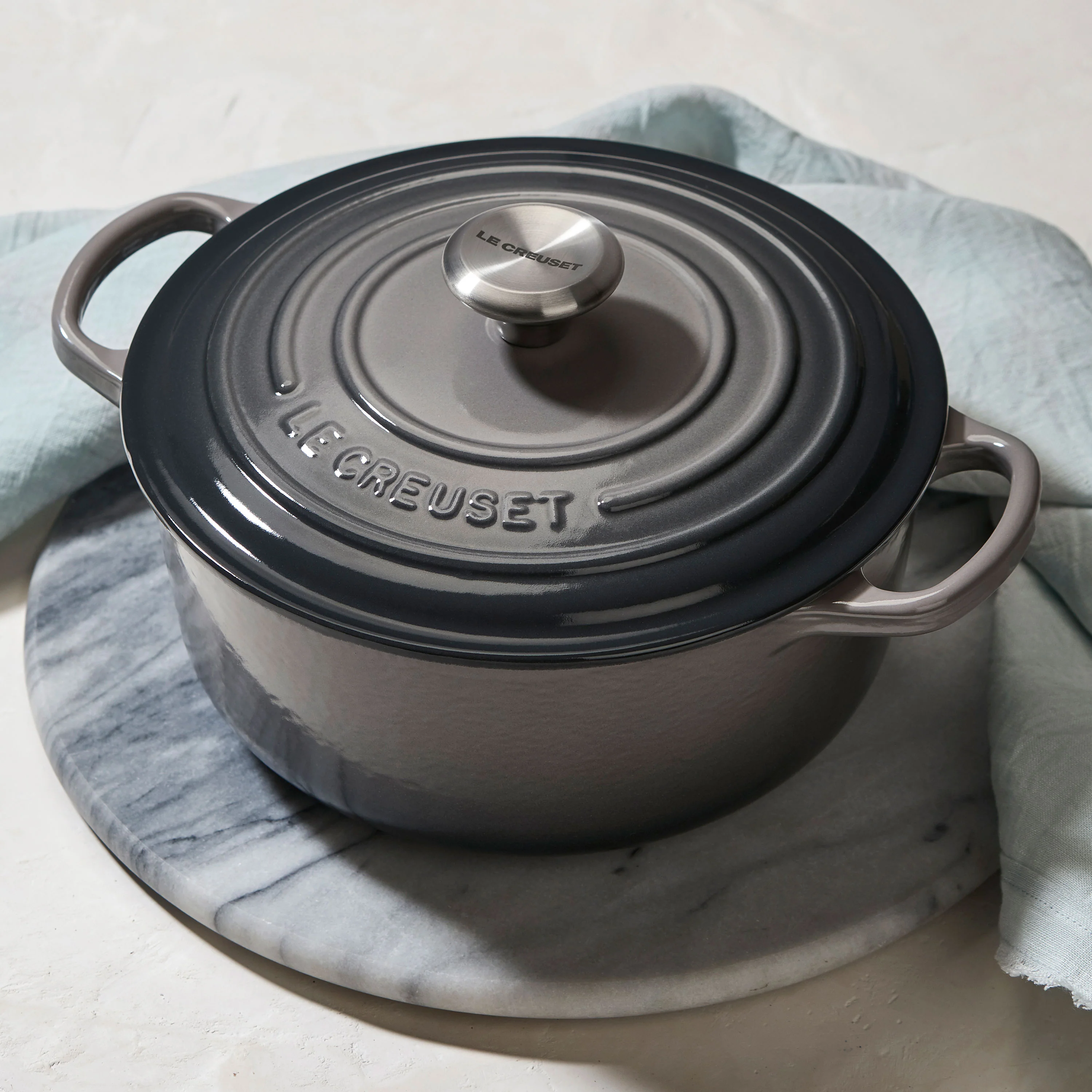 Le Creuset Signature Cast Iron 9 Piece Oyster Cast Iron Cookware Set - Image 6