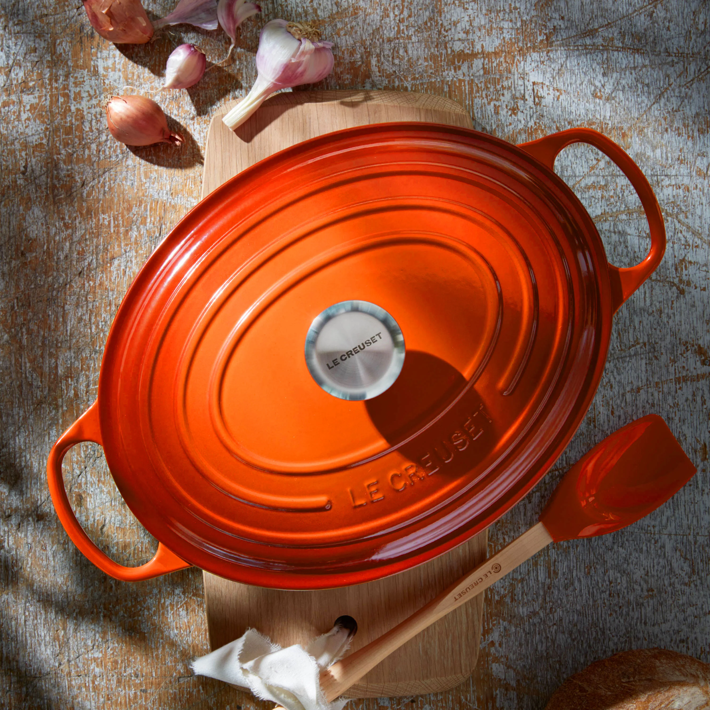 Le Creuset Signature Cast Iron 9.5-quart Flame Oval Dutch Oven - Image 6