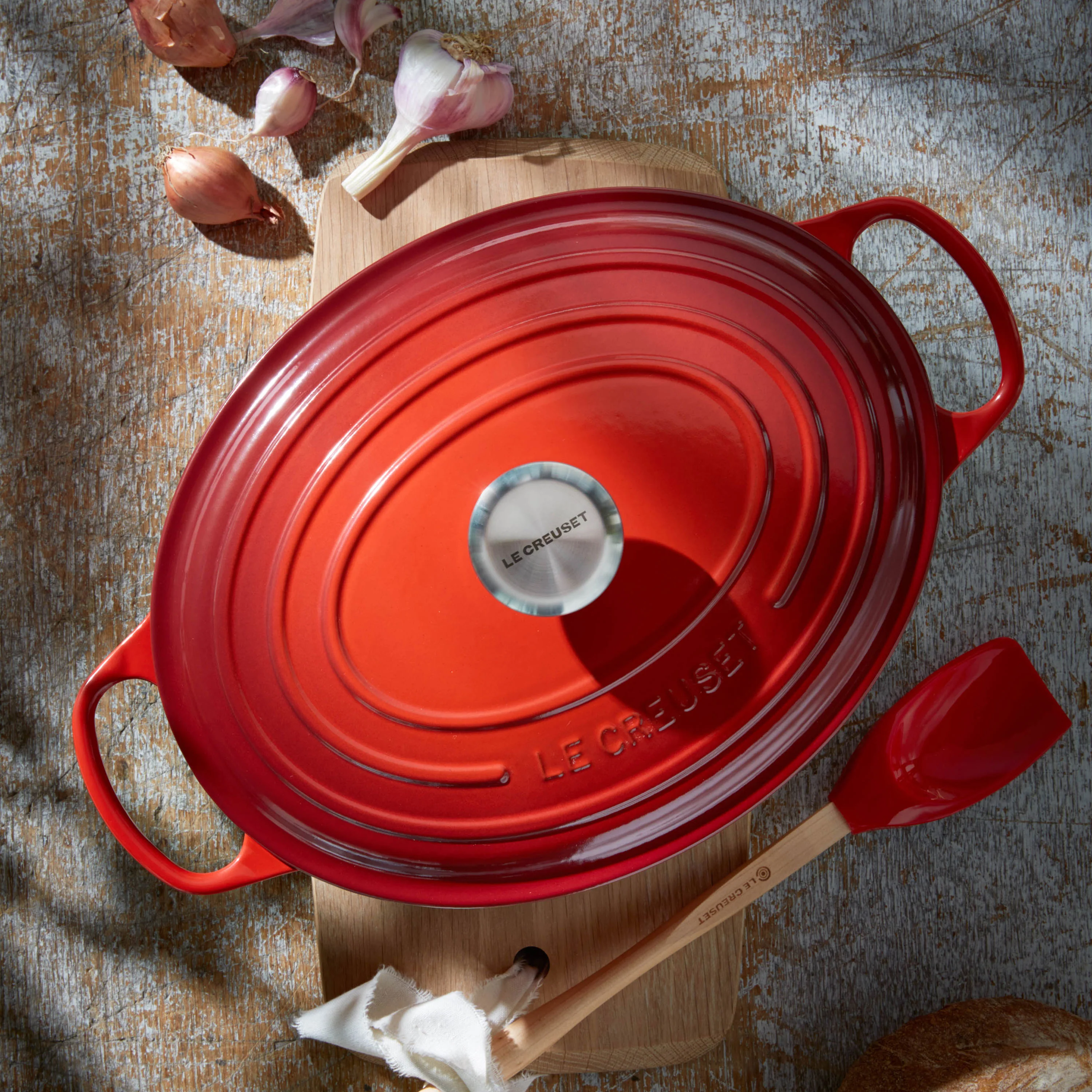 Le Creuset Signature Cast Iron 9.5-quart Cerise Oval Dutch Oven - Image 6