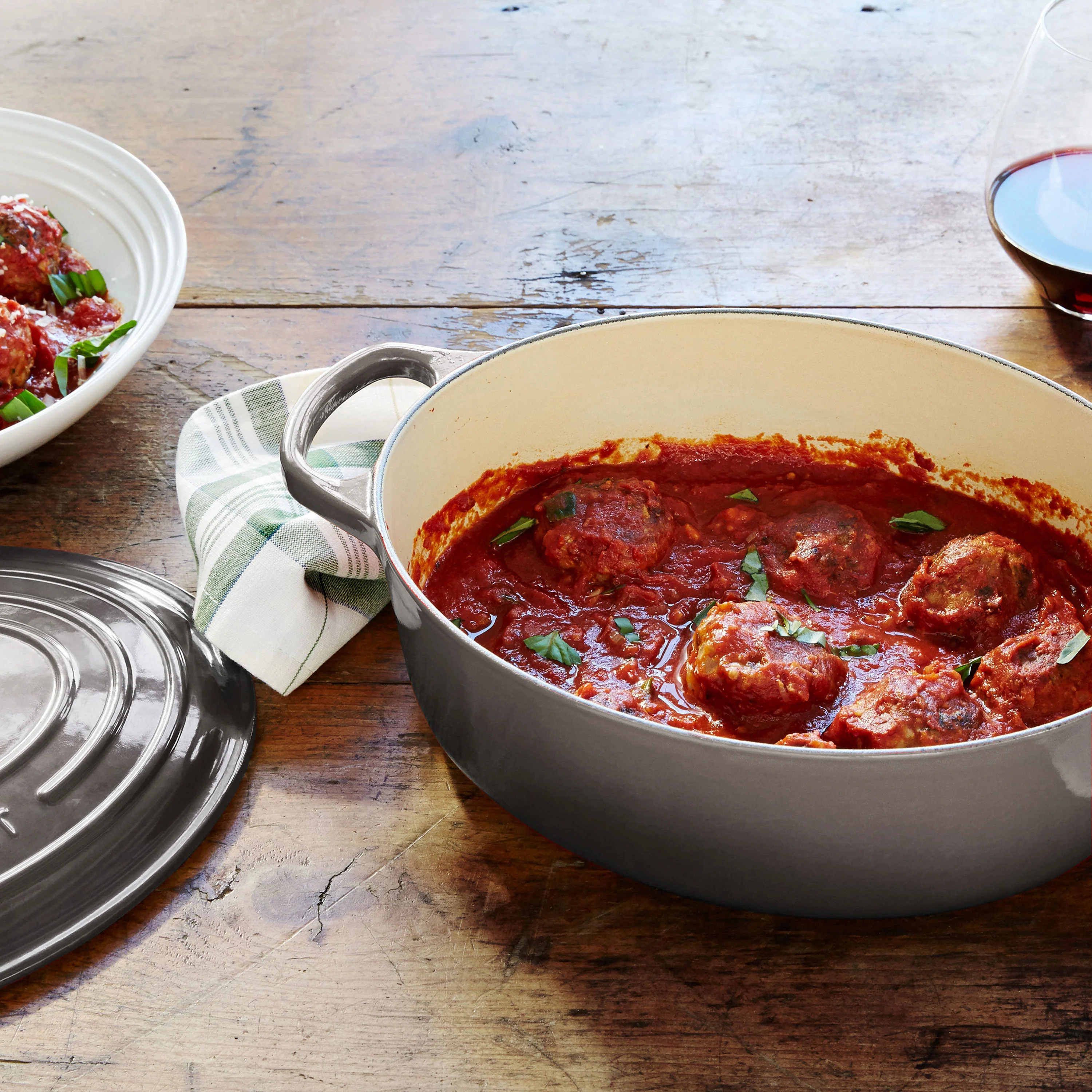 Le Creuset Signature Cast Iron 5-quart Oyster Oval Dutch Oven - Image 3