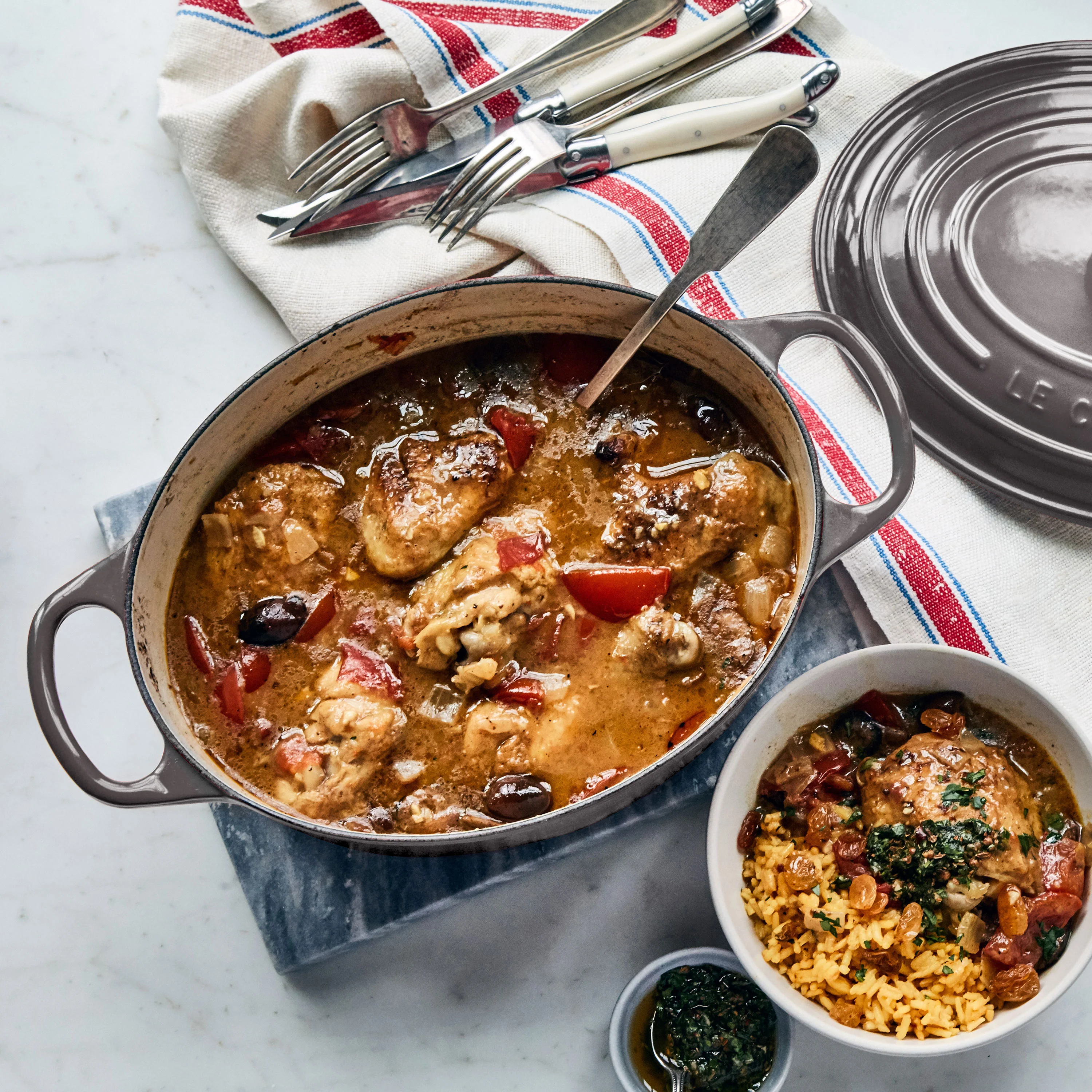 Le Creuset Signature Cast Iron 9.5-quart Oyster Oval Dutch Oven - Image 7