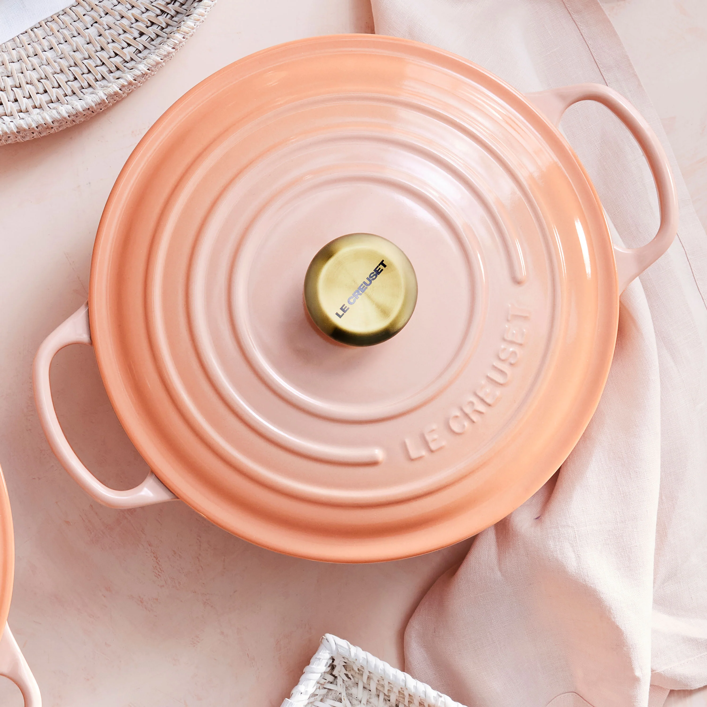 Le Creuset Signature Cast Iron 5.5-quart Peche Round Dutch Oven - Image 5