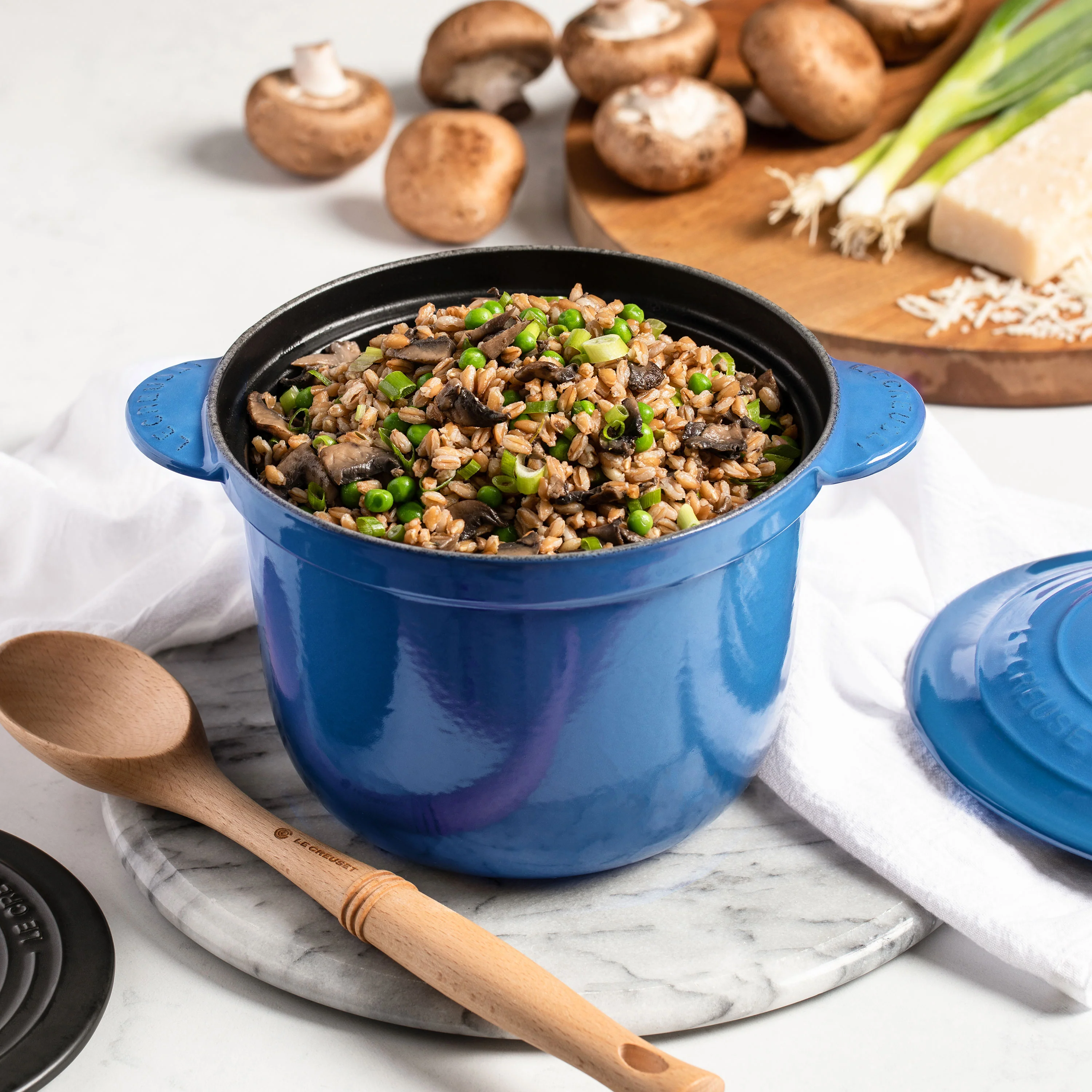 Le Creuset Signature Cast Iron 2.25-quart Marseille Rice Pot with Stoneware Insert - Image 6