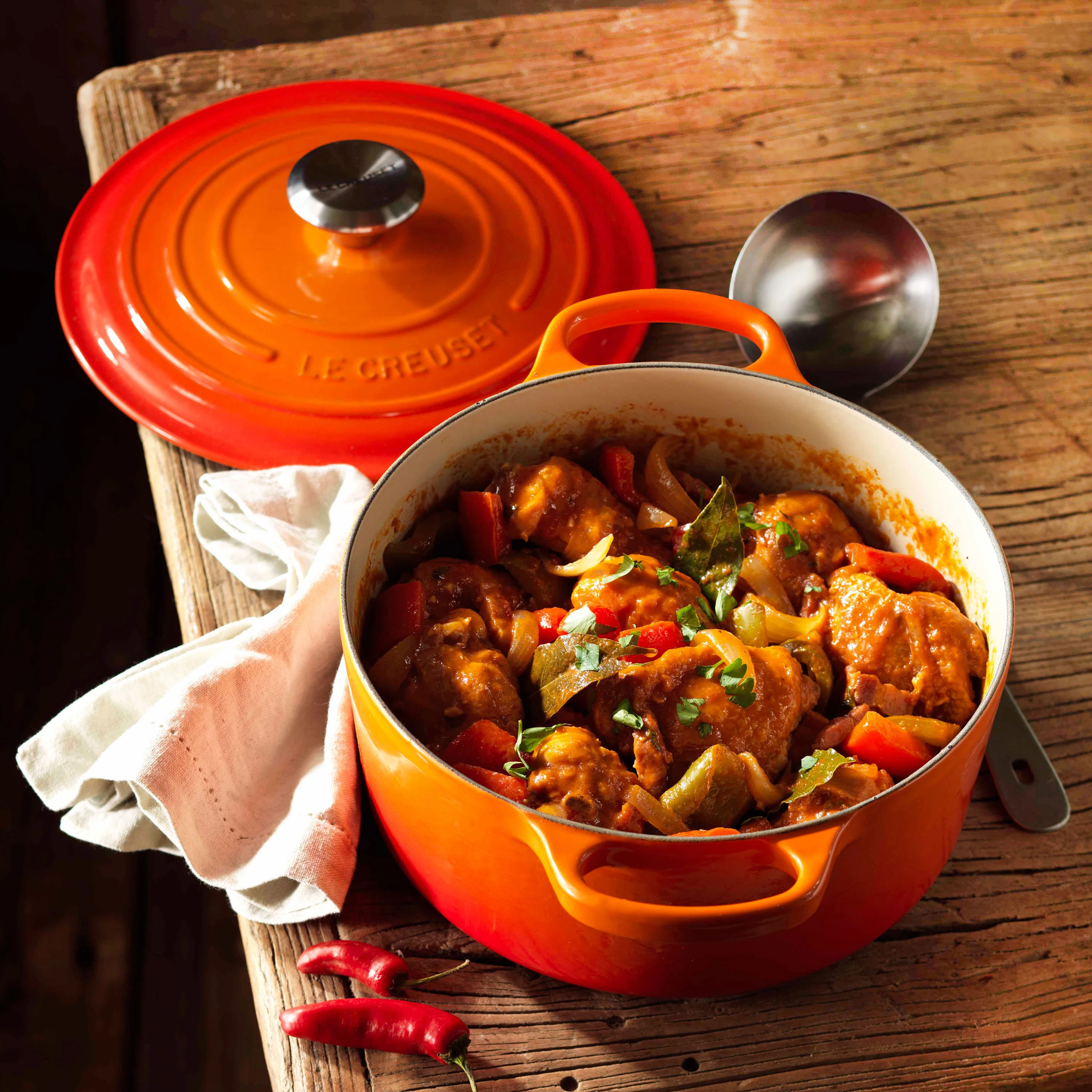 Le Creuset Signature Cast Iron 2-quart Flame Round Dutch Oven - Image 4