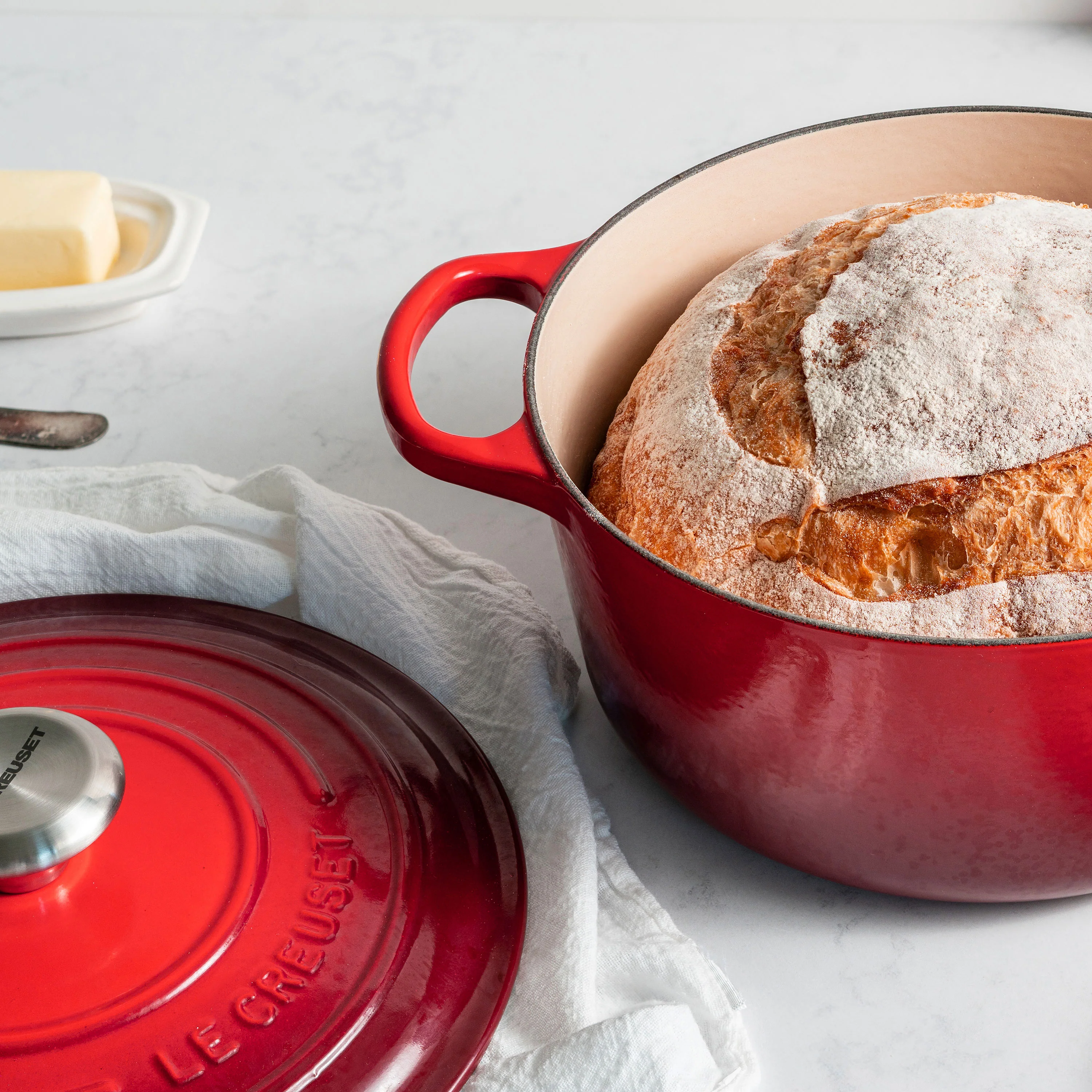 Le Creuset Signature Cast Iron 2-quart Cerise Round Dutch Oven - Image 5