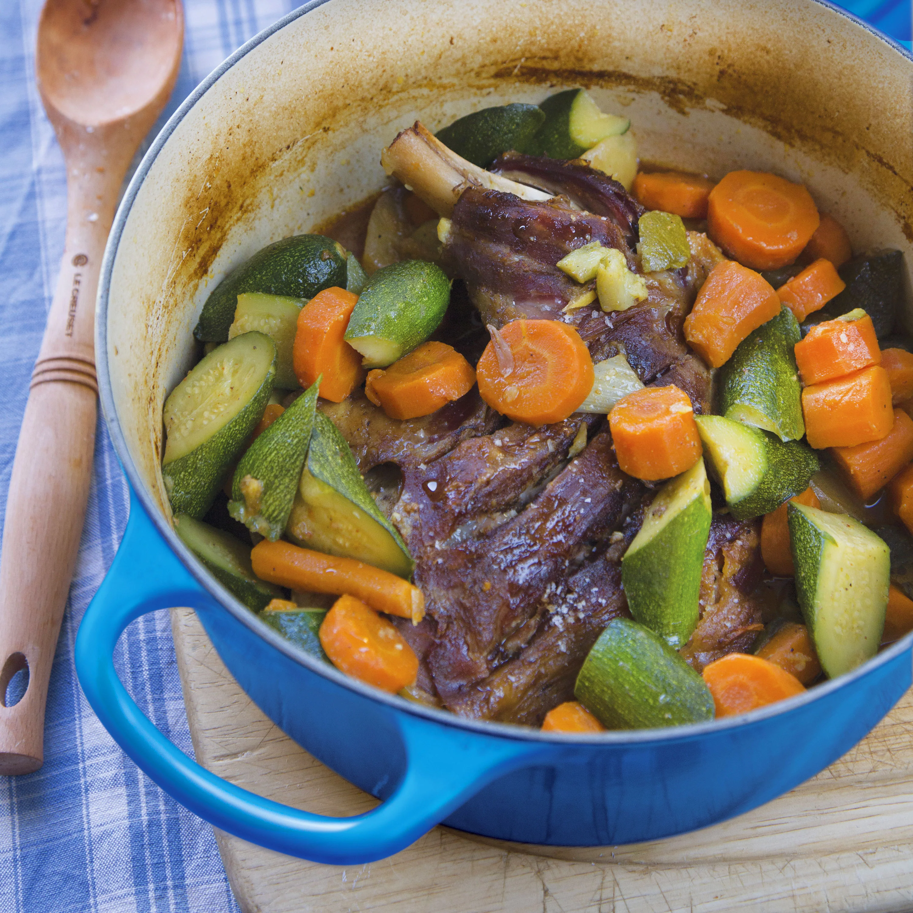 Le Creuset Signature Cast Iron 4.5-quart Marseille Round Dutch Oven - Image 4