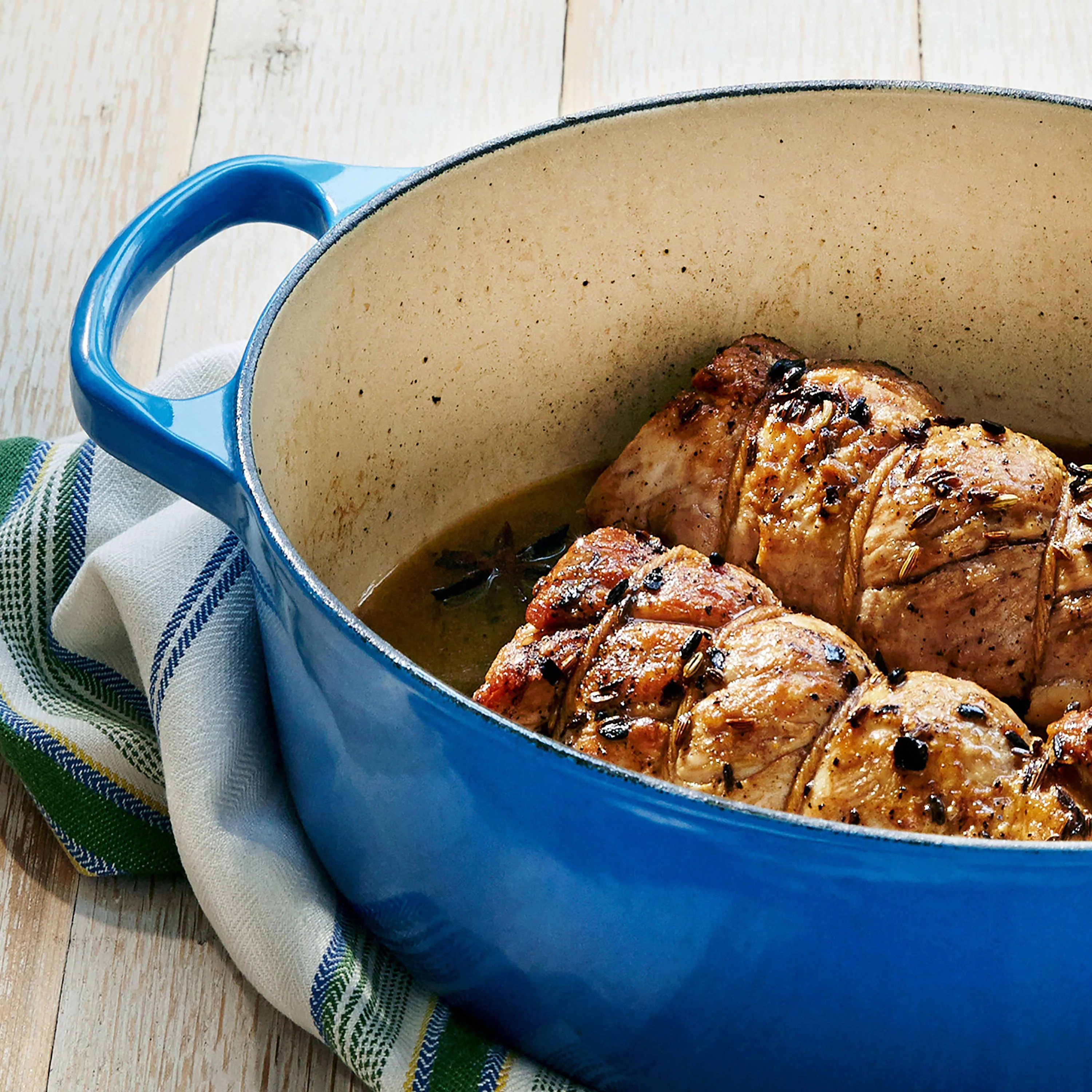 Le Creuset Signature Cast Iron 5.5-quart Marseille Round Dutch Oven - Image 6