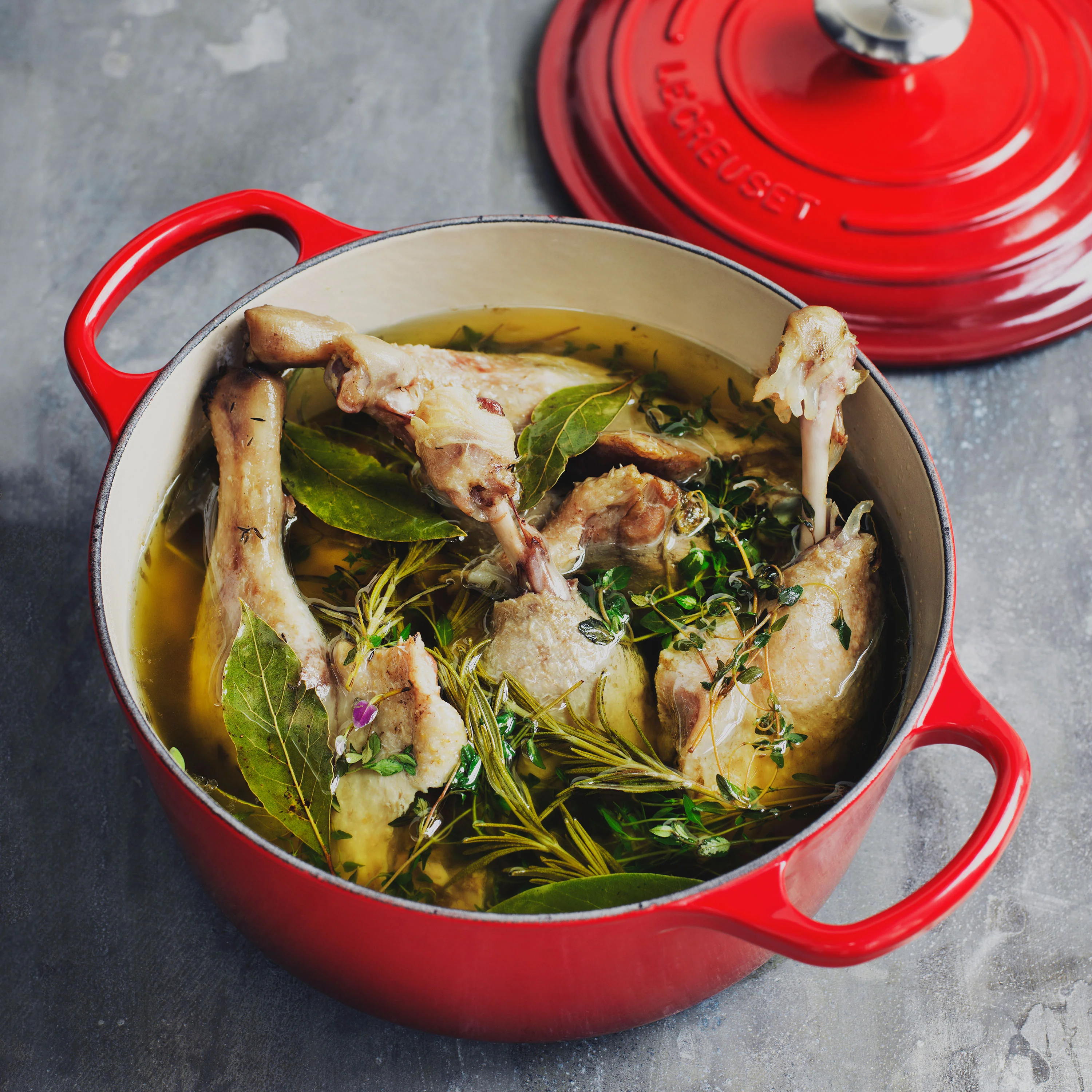 Le Creuset Signature Cast Iron 7.25-quart Cerise Round Dutch Oven - Image 2