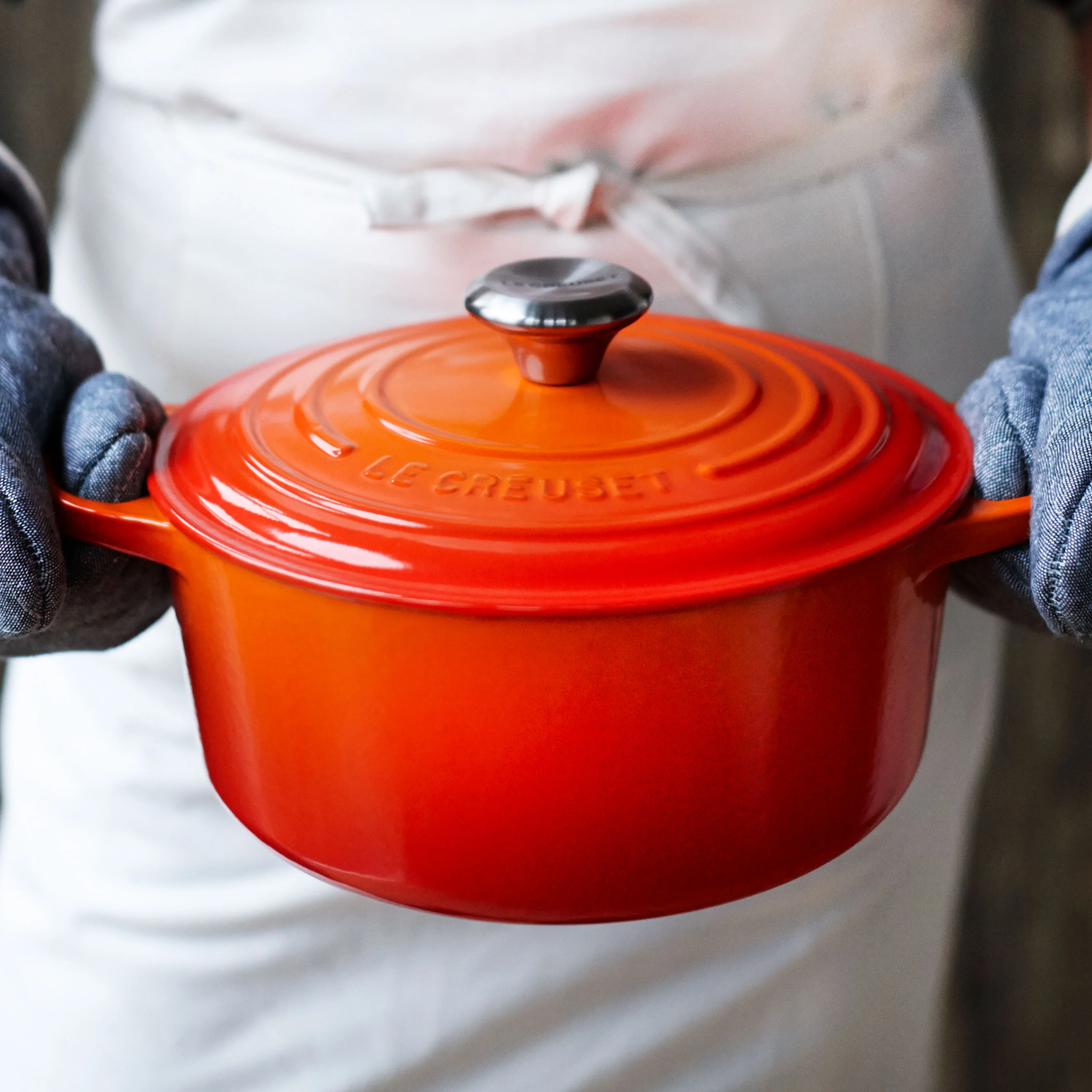 Le Creuset Signature Cast Iron 9-quart Flame Round Dutch Oven - Image 7