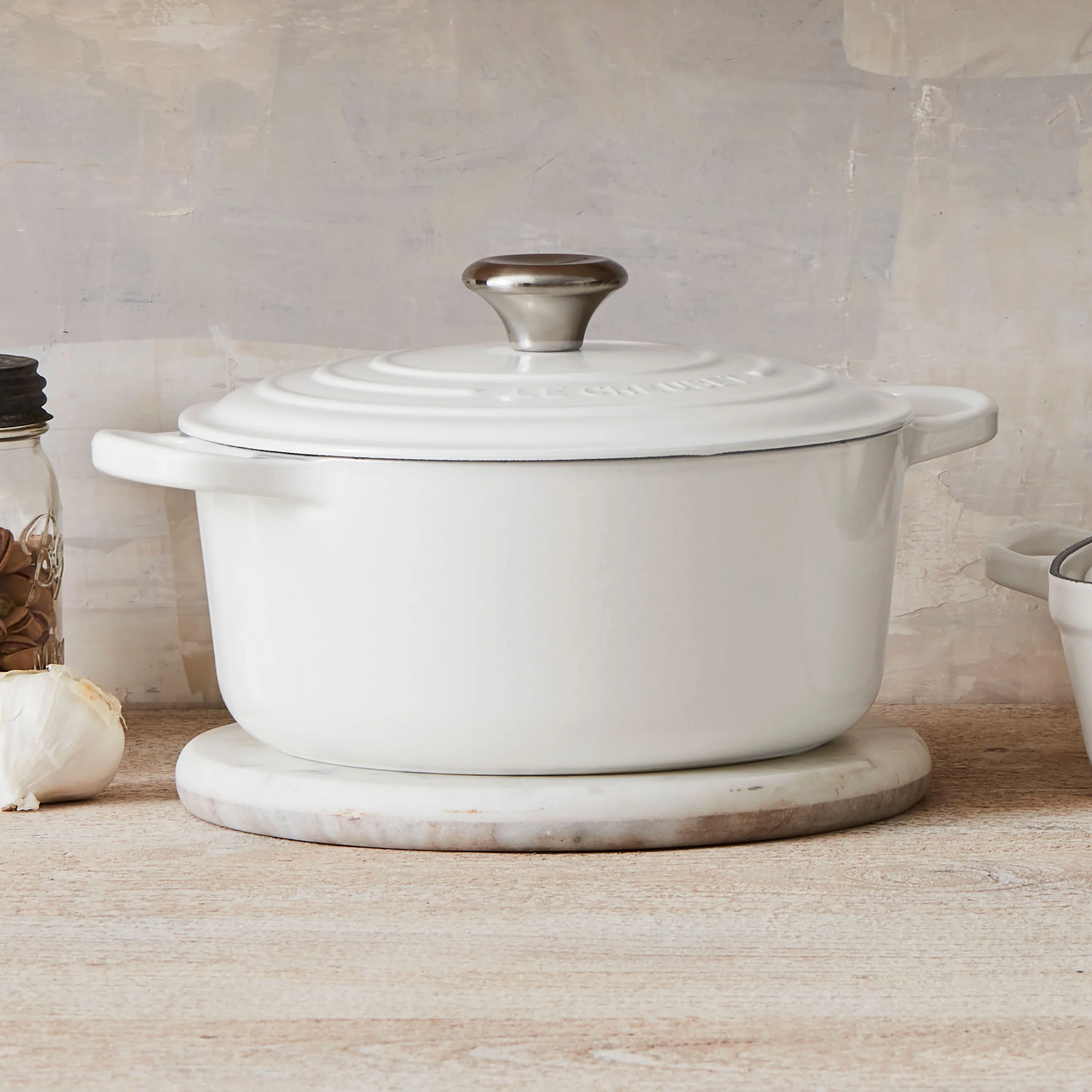 Le Creuset Signature Cast Iron 5.5-quart White Round Dutch Oven - Image 2