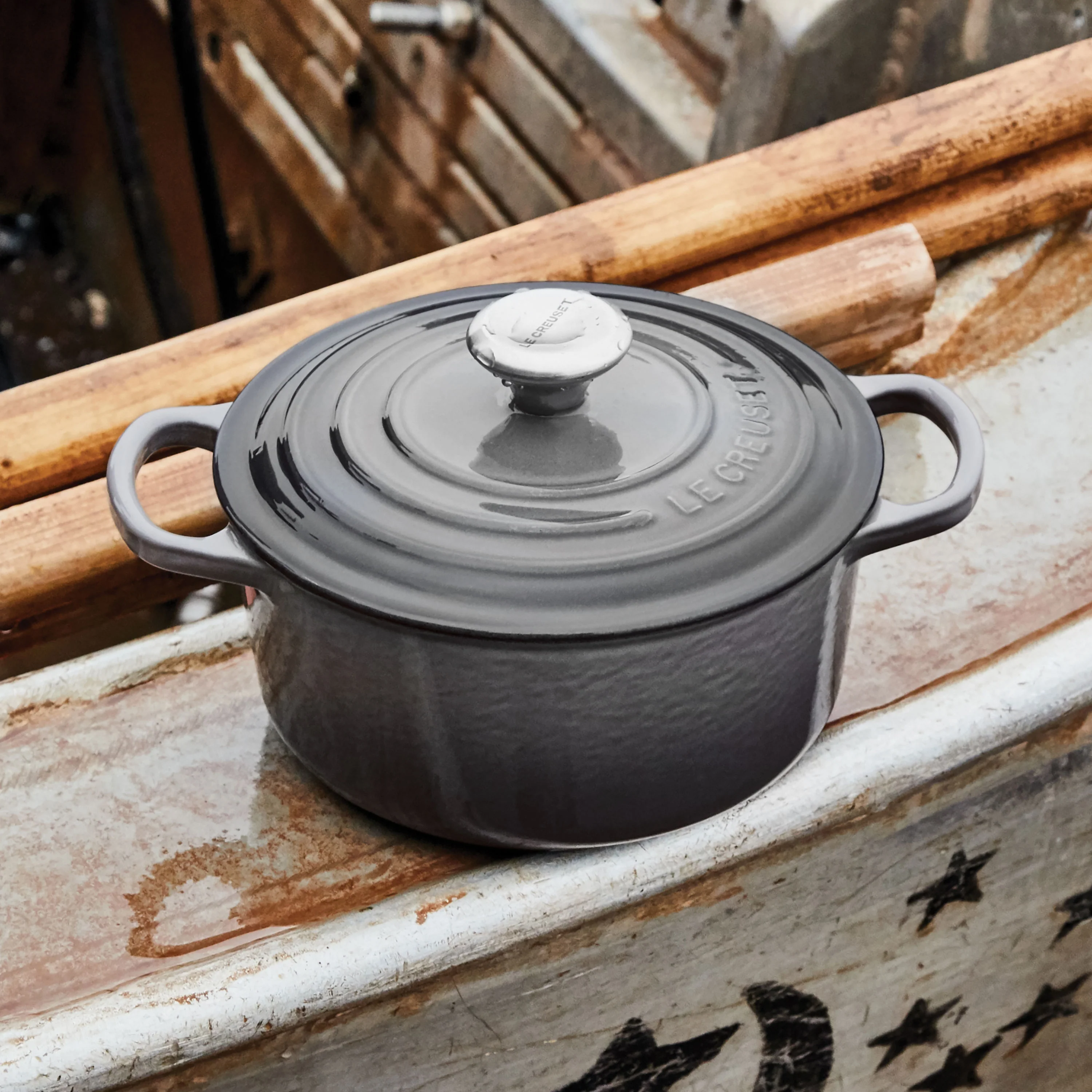 Le Creuset Signature Cast Iron 2-quart Oyster Round Dutch Oven - Image 7