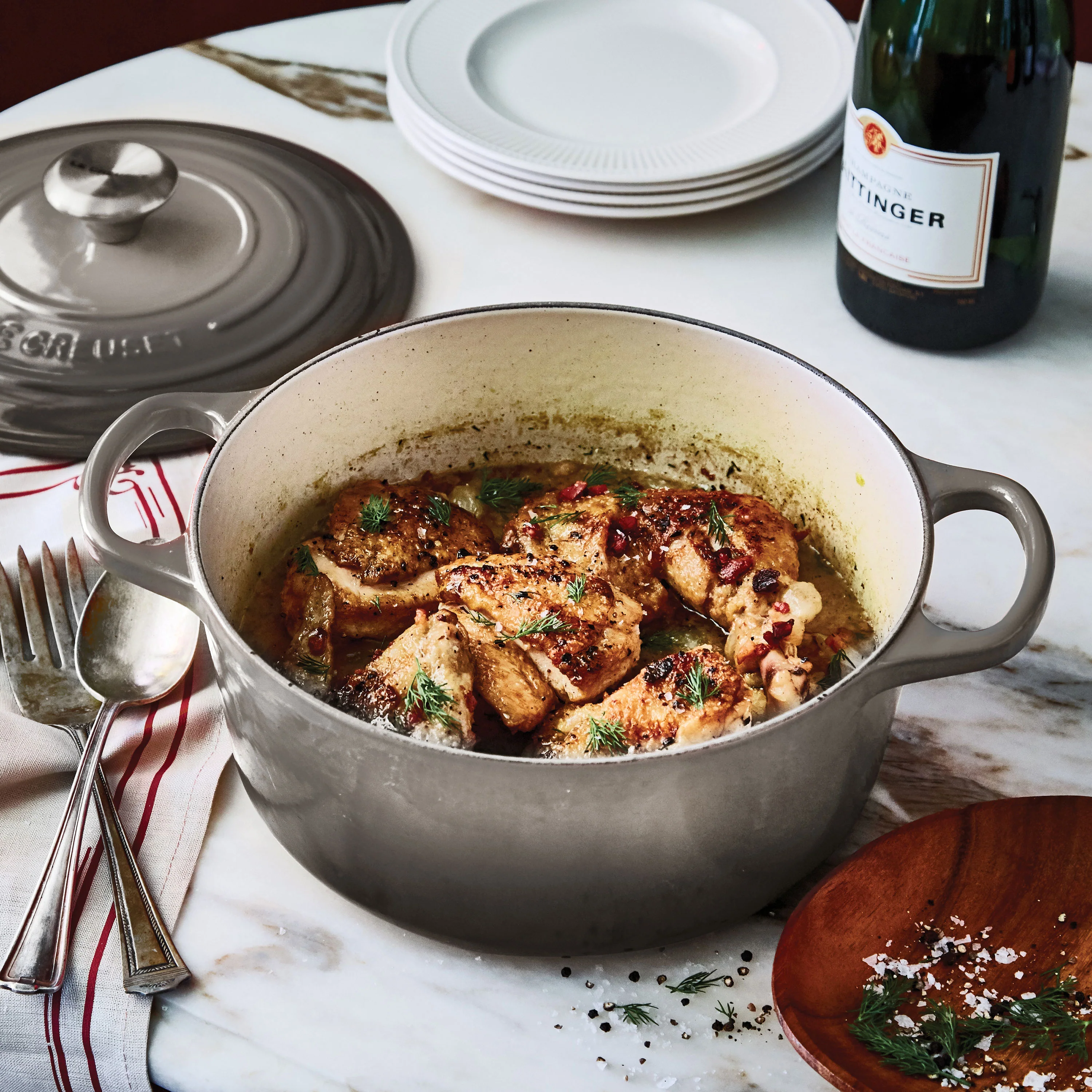 Le Creuset Signature Cast Iron 4.5-quart Oyster Round Dutch Oven - Image 6