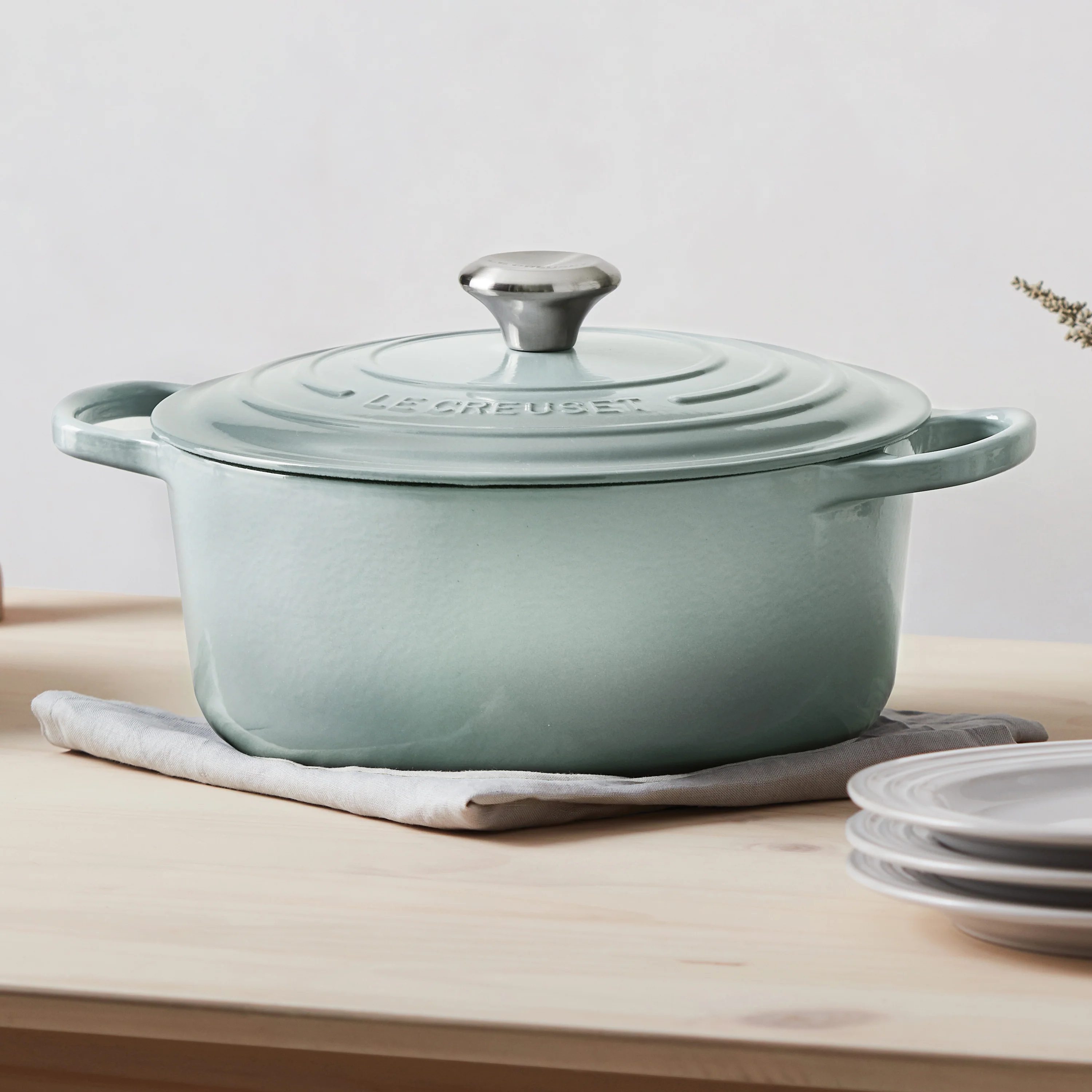 Le Creuset Signature Cast Iron 5.5-quart Sea Salt Round Dutch Oven - Image 2