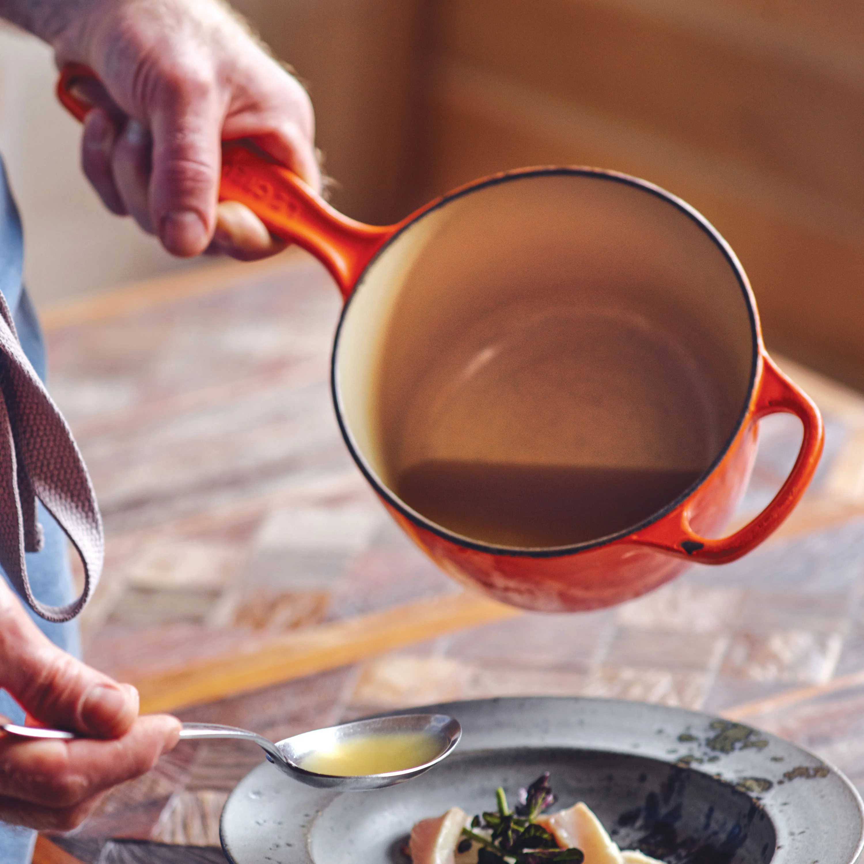Le Creuset Signature Cast Iron 2.25-quart Flame Saucepan - Image 4