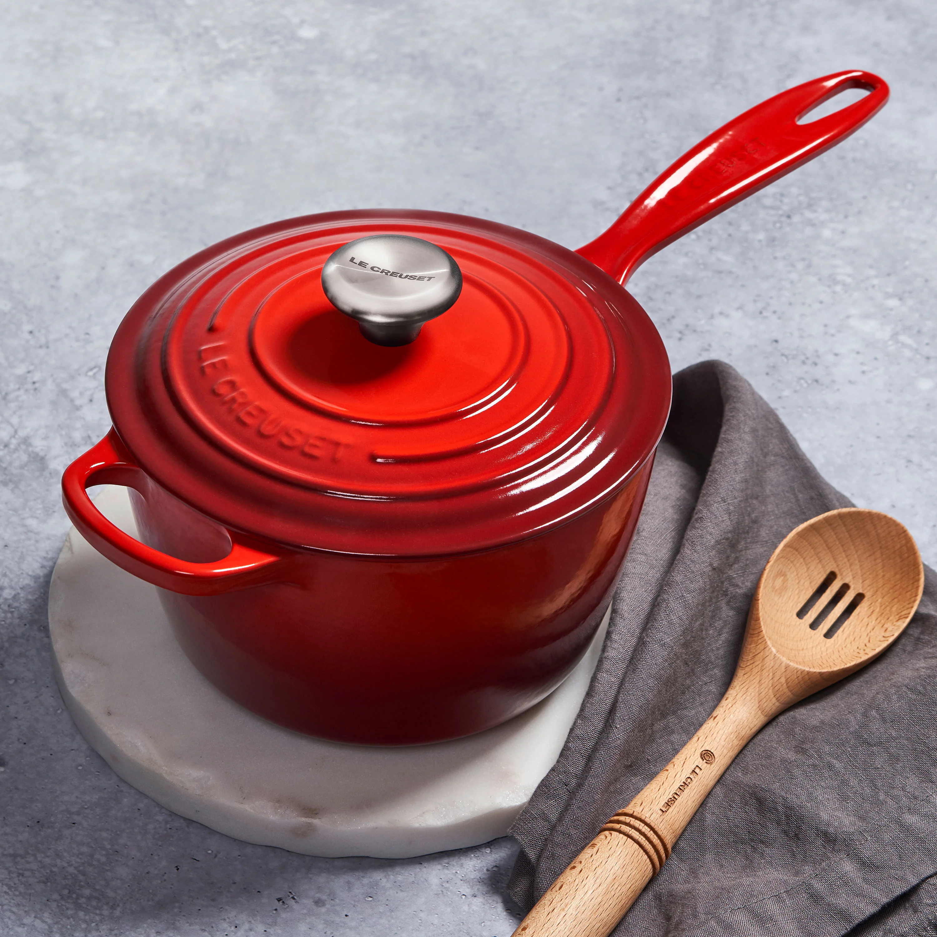 Le Creuset Signature Cast Iron 2.25-quart Cerise Saucepan - Image 5