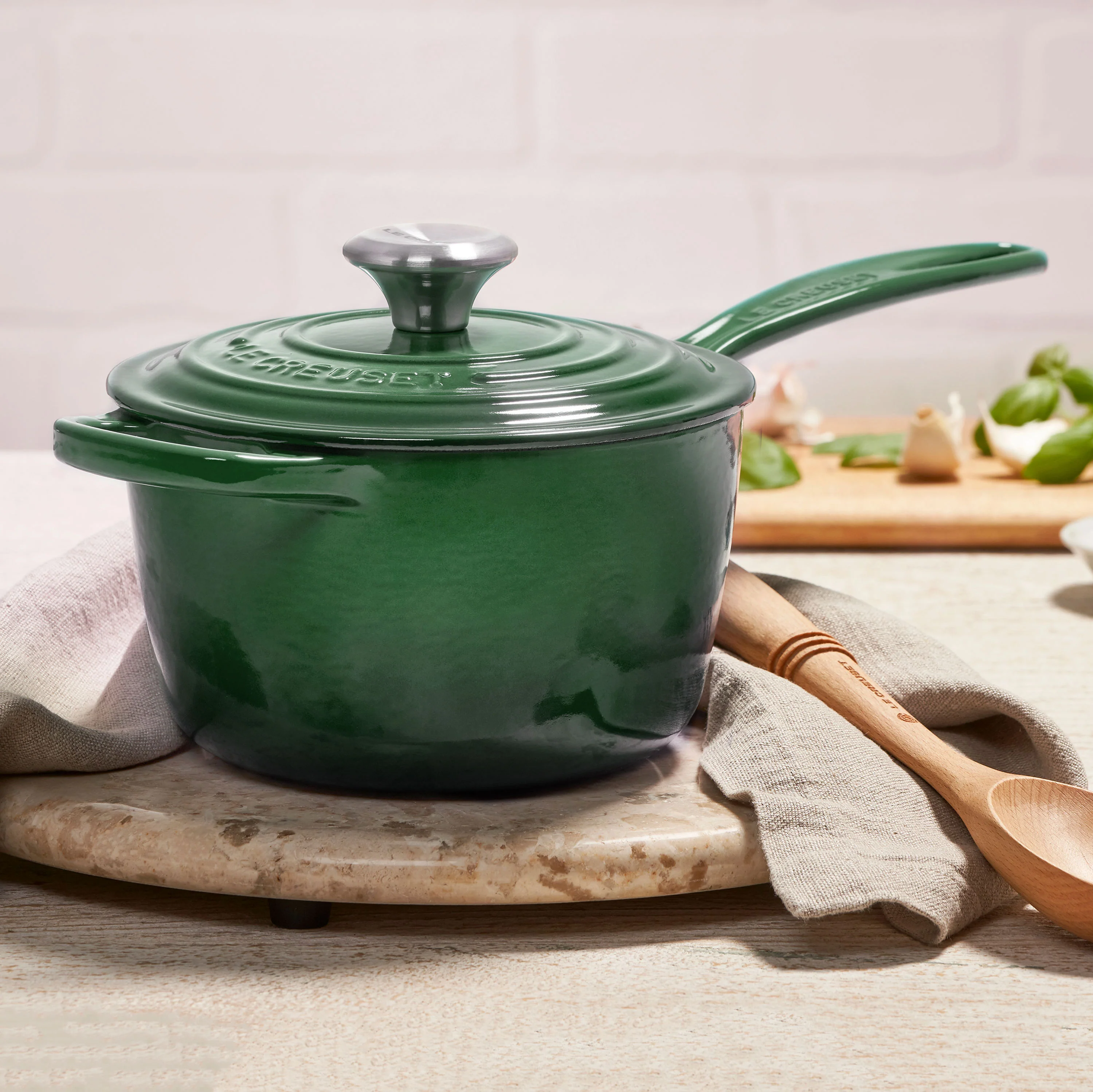 Le Creuset Signature Cast Iron 1.75-quart Artichaut Saucepan - Image 2