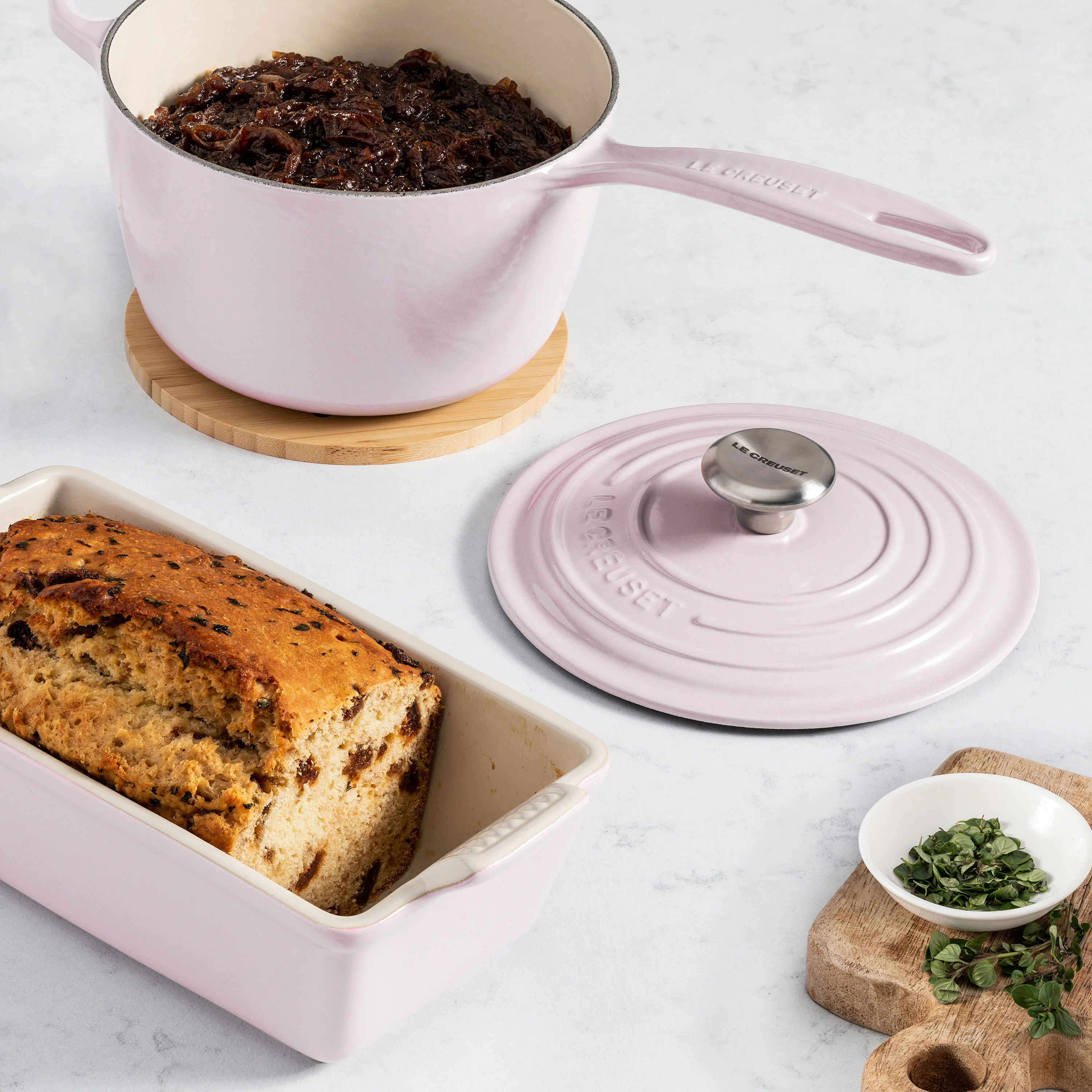 Le Creuset Signature Cast Iron 2.25-quart Shallot Saucepan - Image 2