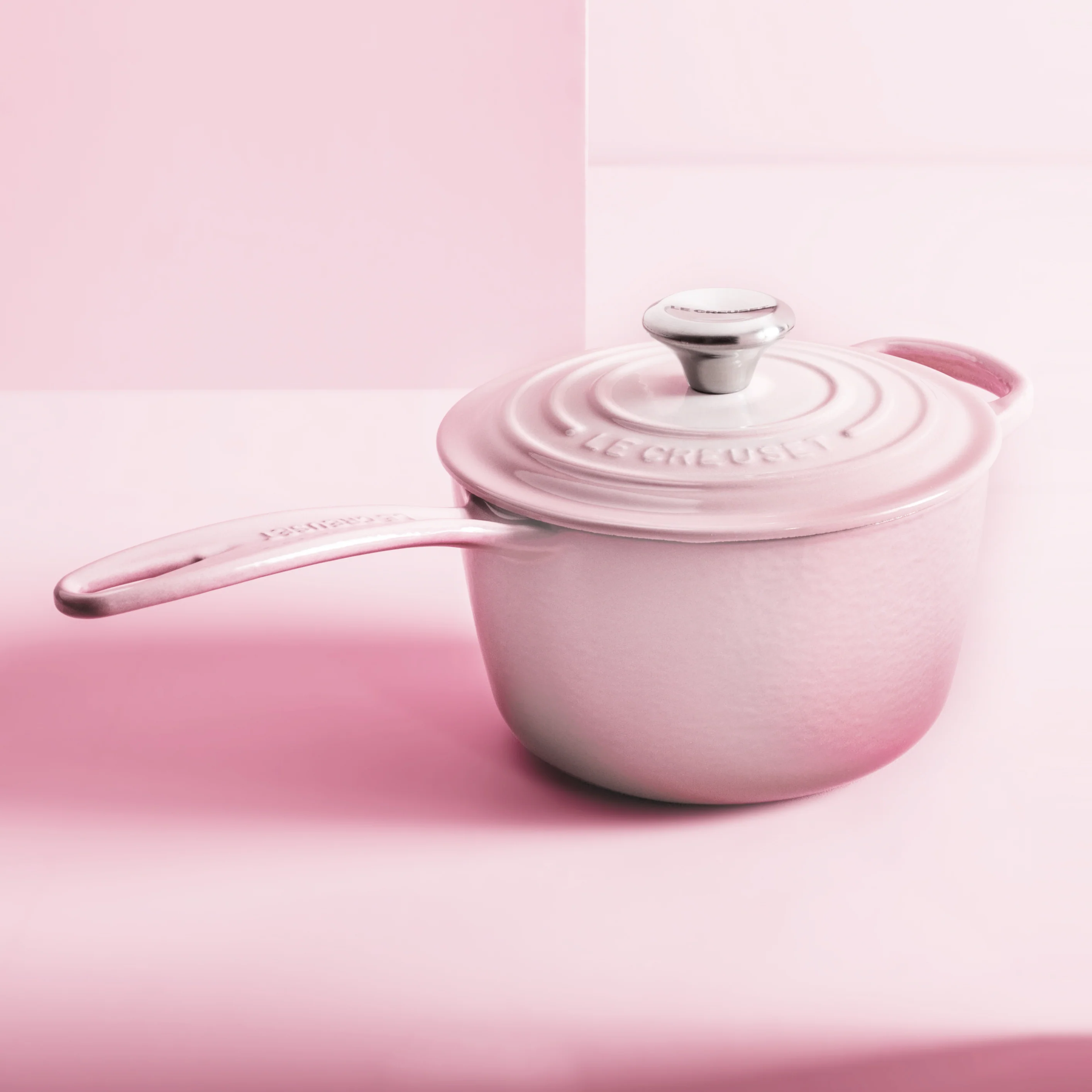 Le Creuset Signature Cast Iron 2.25-quart Shallot Saucepan - Image 4