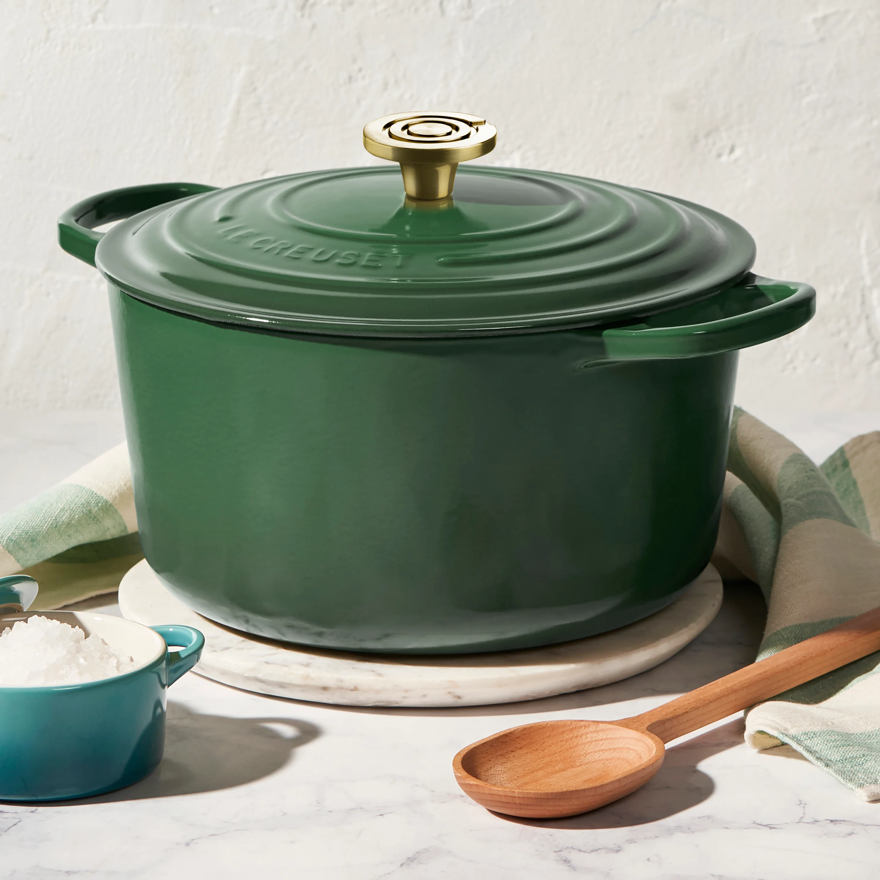 Le Creuset Signature Cast Iron 6.5-quart Artichaut Round Deep Oven with Light Gold Crucible Knob - Image 4