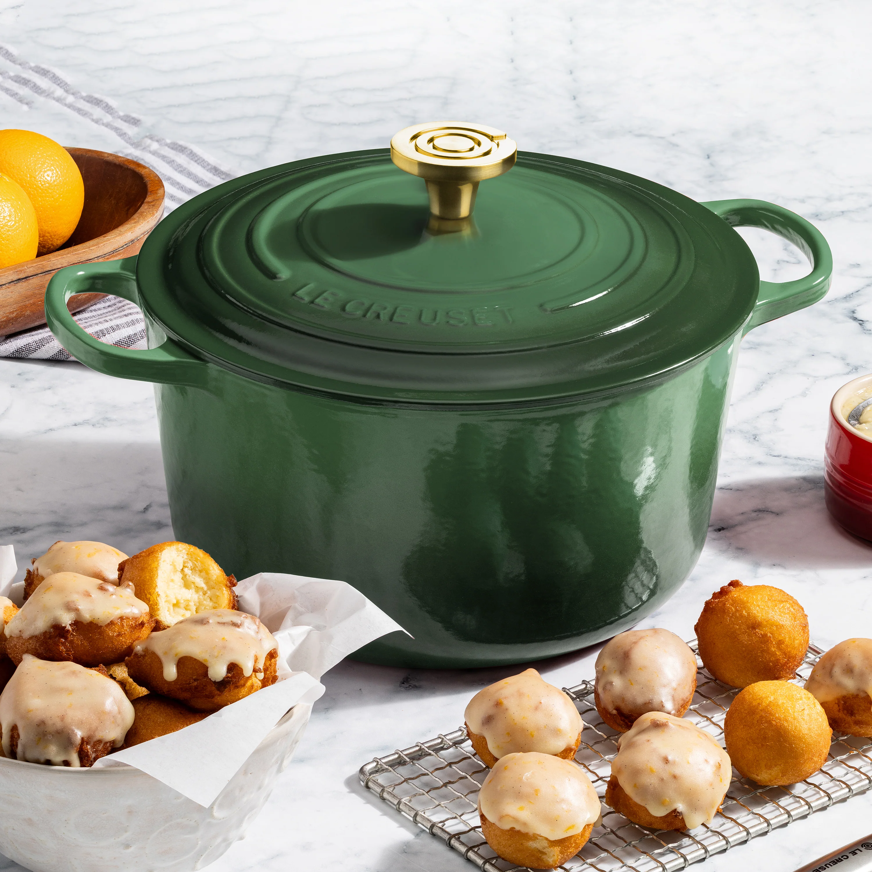Le Creuset Signature Cast Iron 6.5-quart Artichaut Round Deep Oven with Light Gold Crucible Knob - Image 5