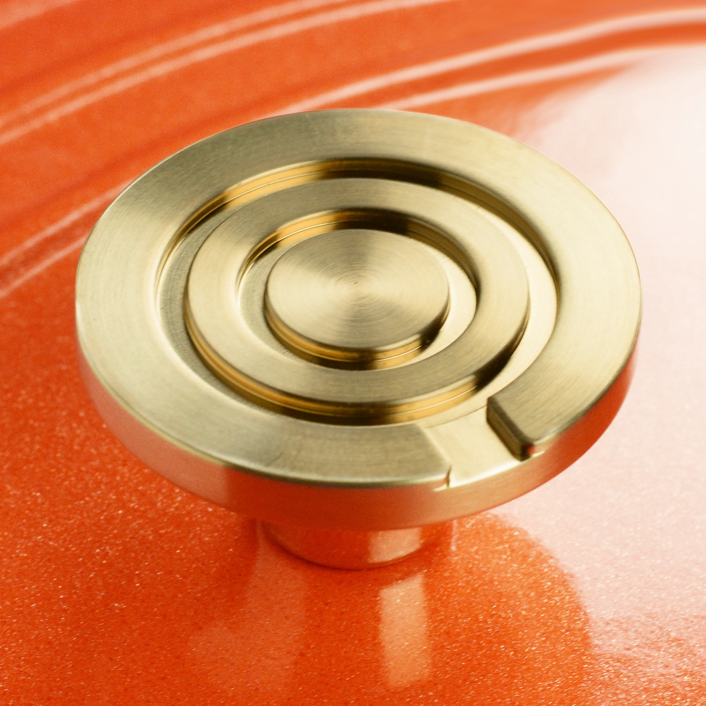 Le Creuset Signature Cast Iron 7.25-quart Flamme Doree Round Dutch Oven - Image 3