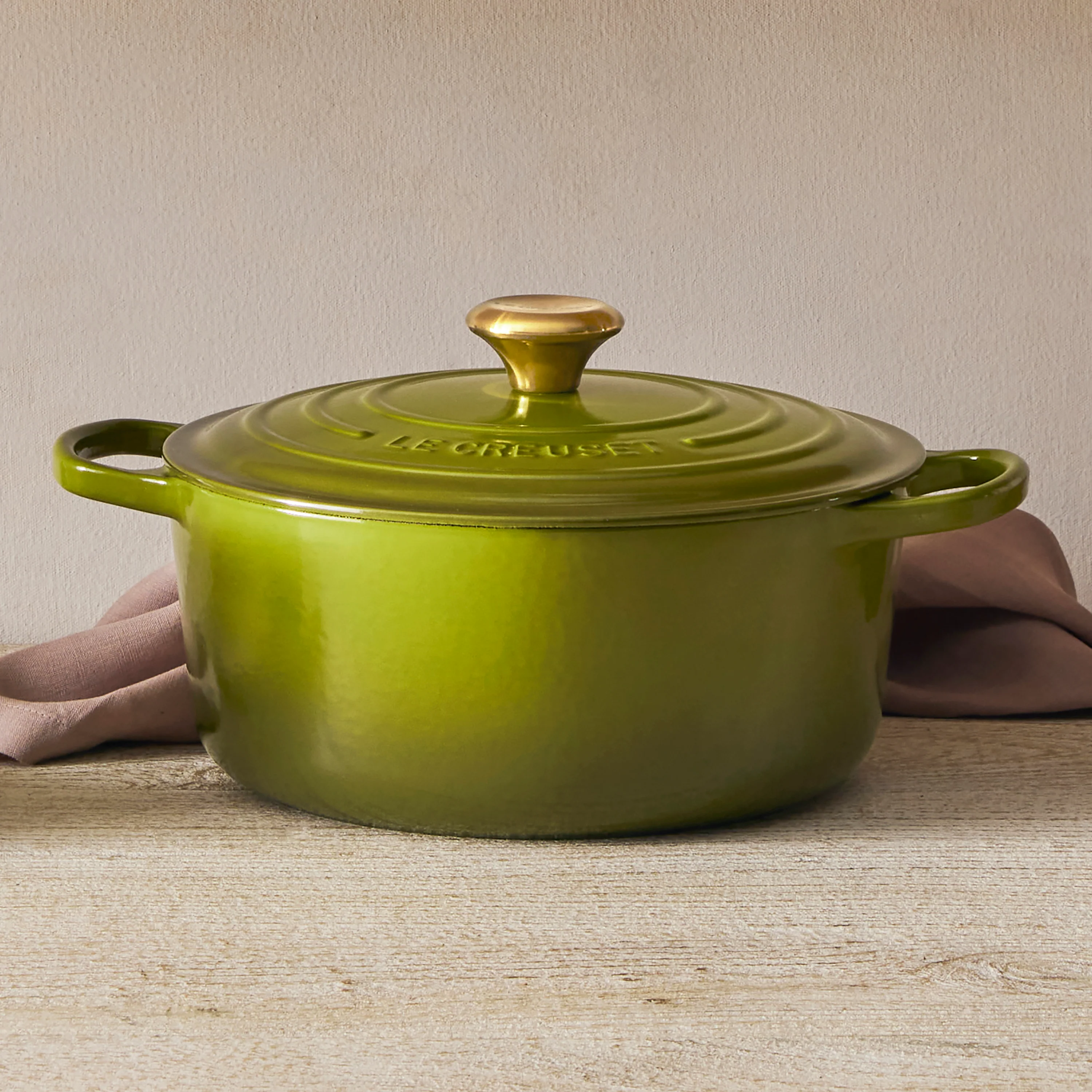 Le Creuset Signature Cast Iron 5.5-quart Olive Round Dutch Oven - Image 2