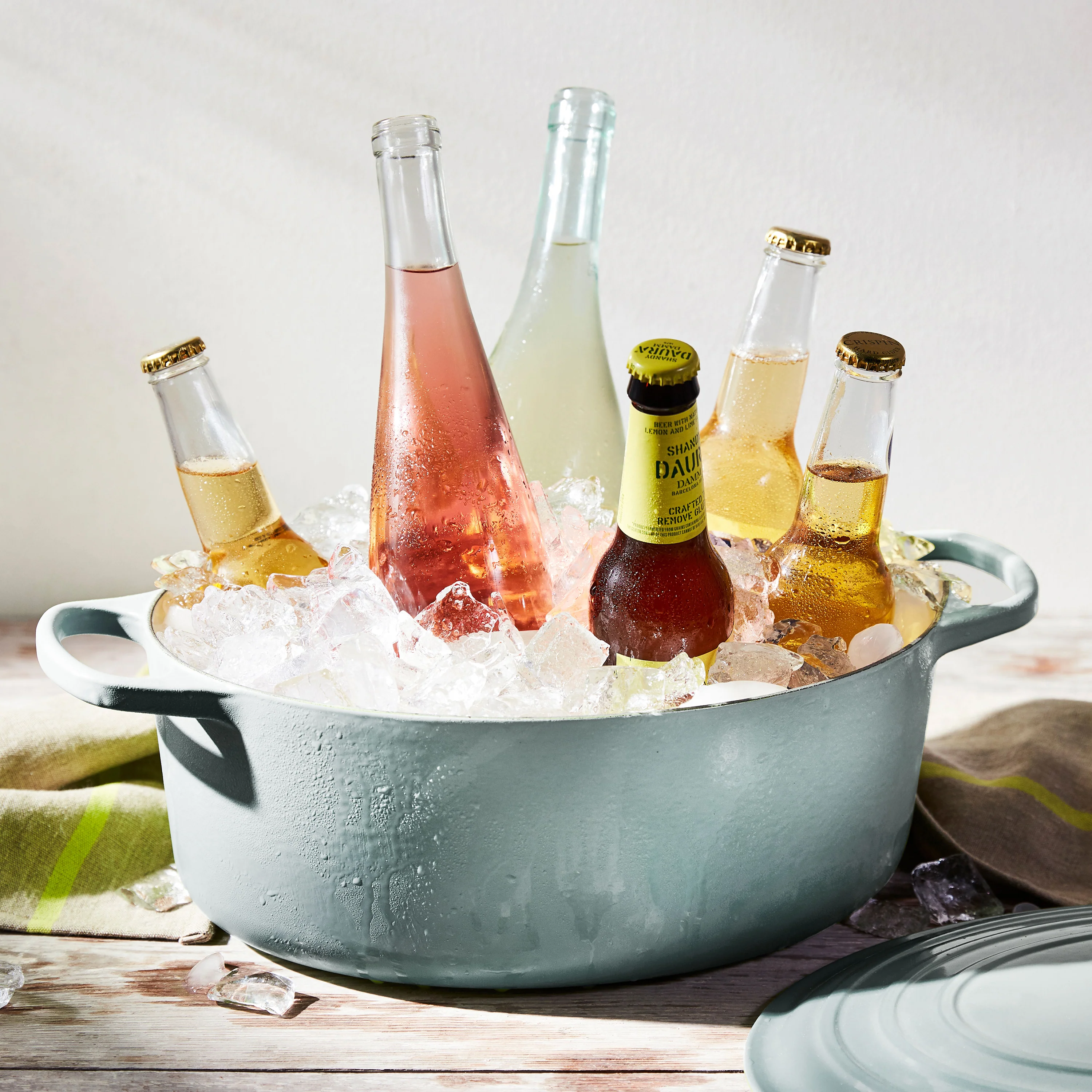 Le Creuset Signature Cast Iron 15.5-quart Sea Salt Oval Dutch Oven - Image 3