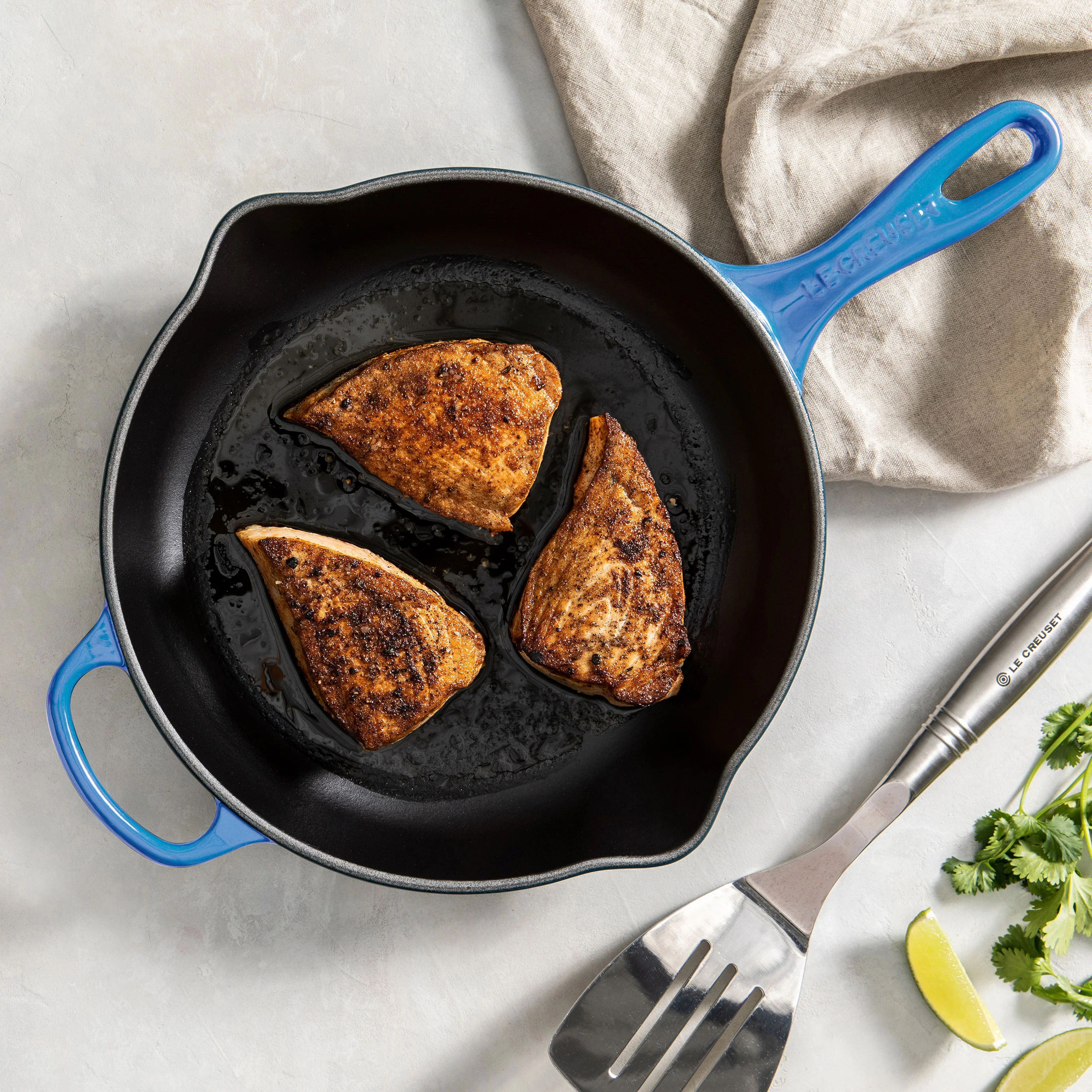 Le Creuset Signature Cast Iron 9" Marseille Skillet - Image 6
