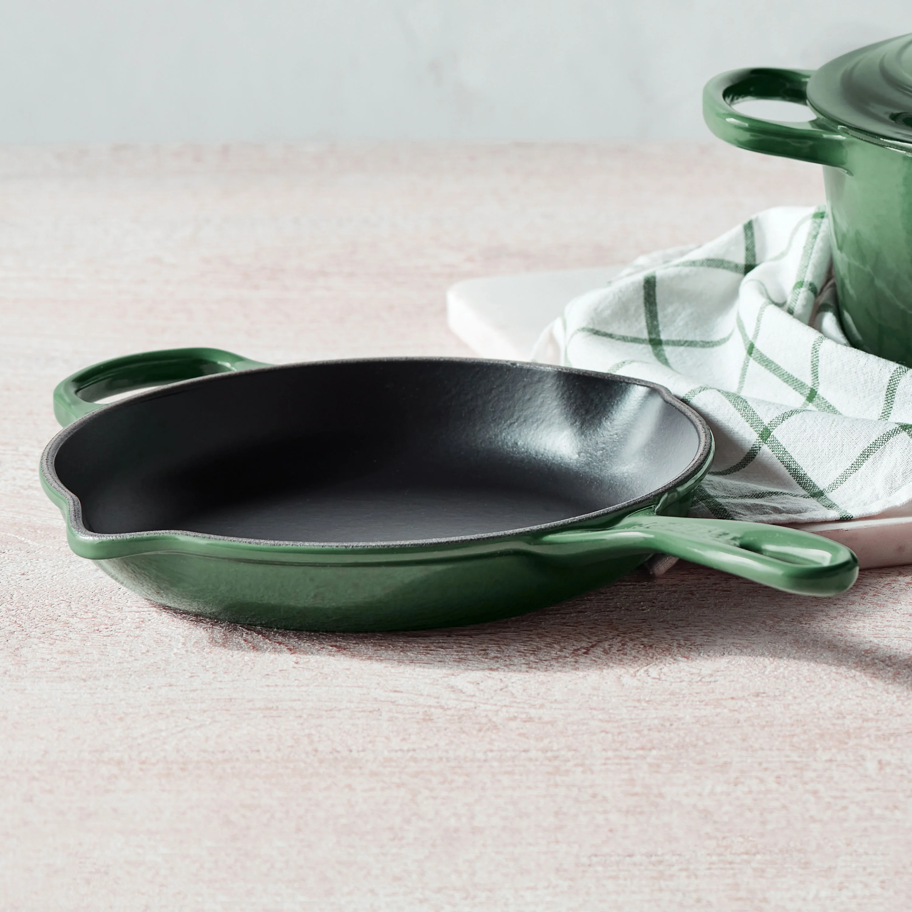 Le Creuset Signature Cast Iron 9" Artichaut Skillet - Image 4