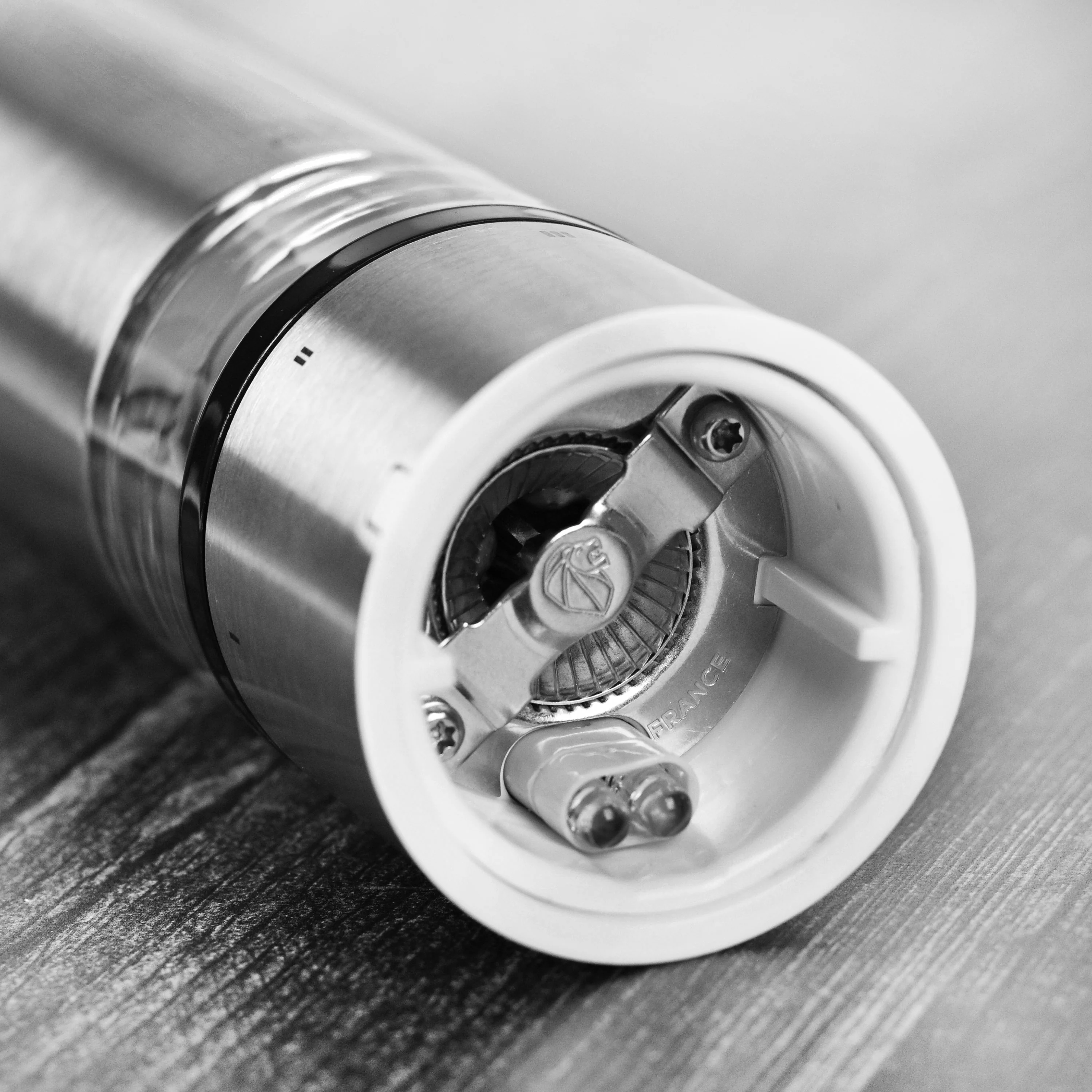 Peugeot Elis Sense 8" Stainless Steel Electric Salt Mill - Image 2