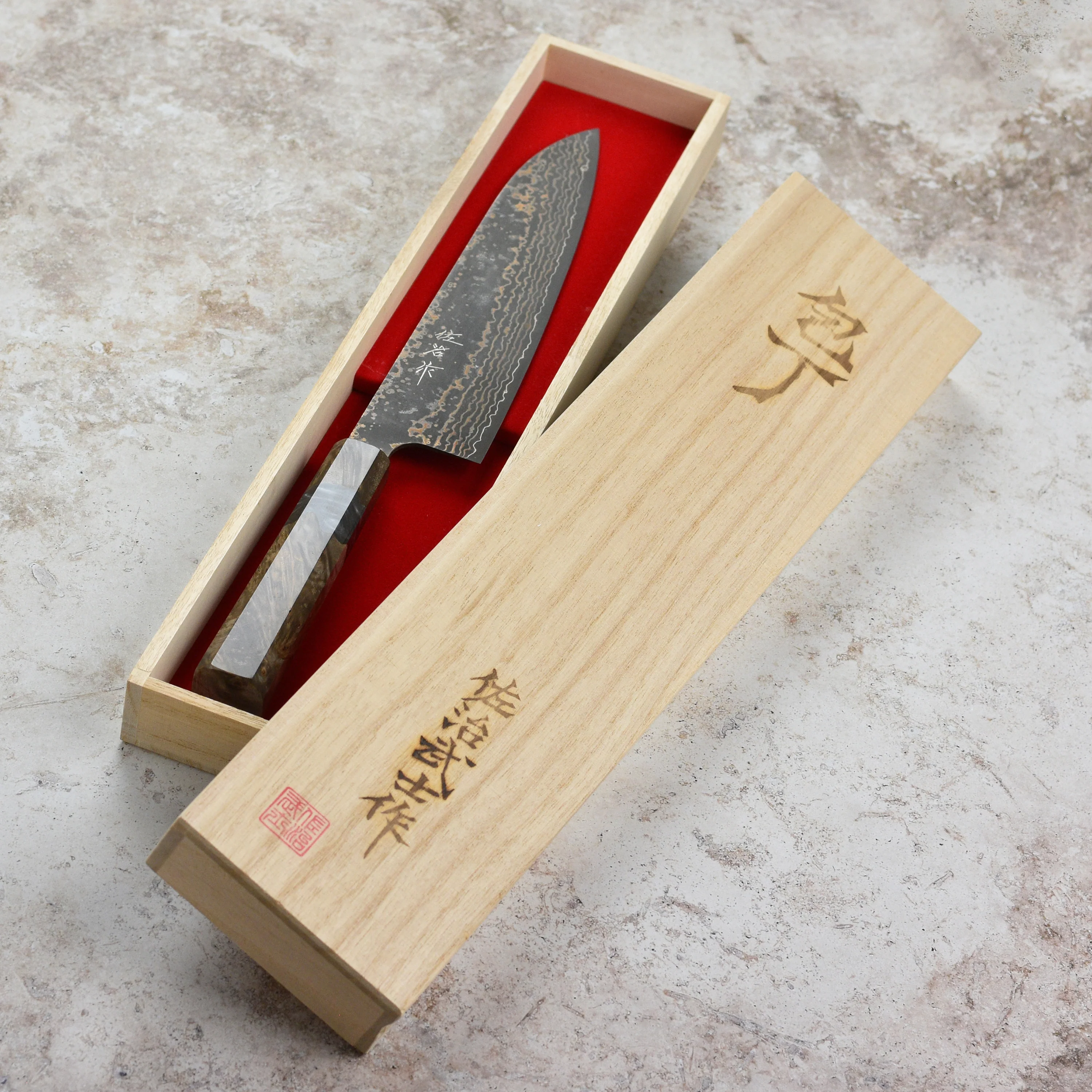 Saji Black Gold Damascus 8.25" Gyuto, Stabilized Birch - Image 3